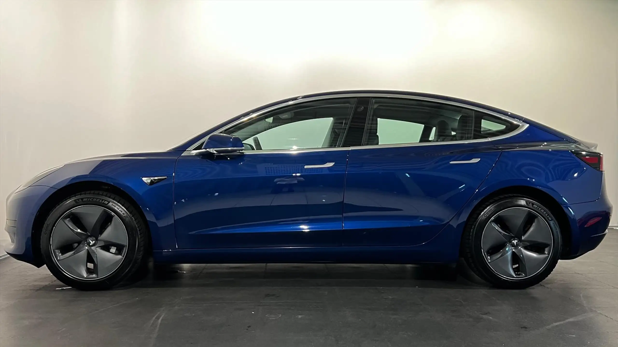 Tesla - Model 3