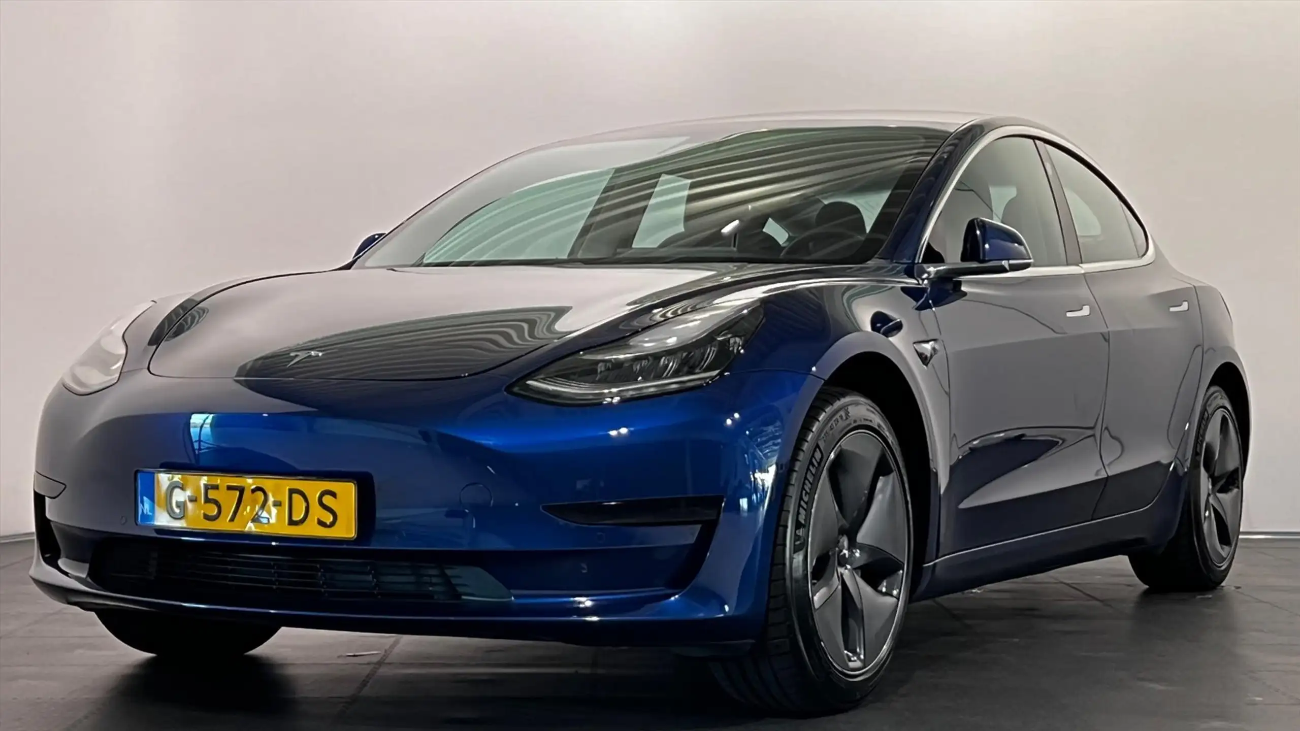 Tesla - Model 3