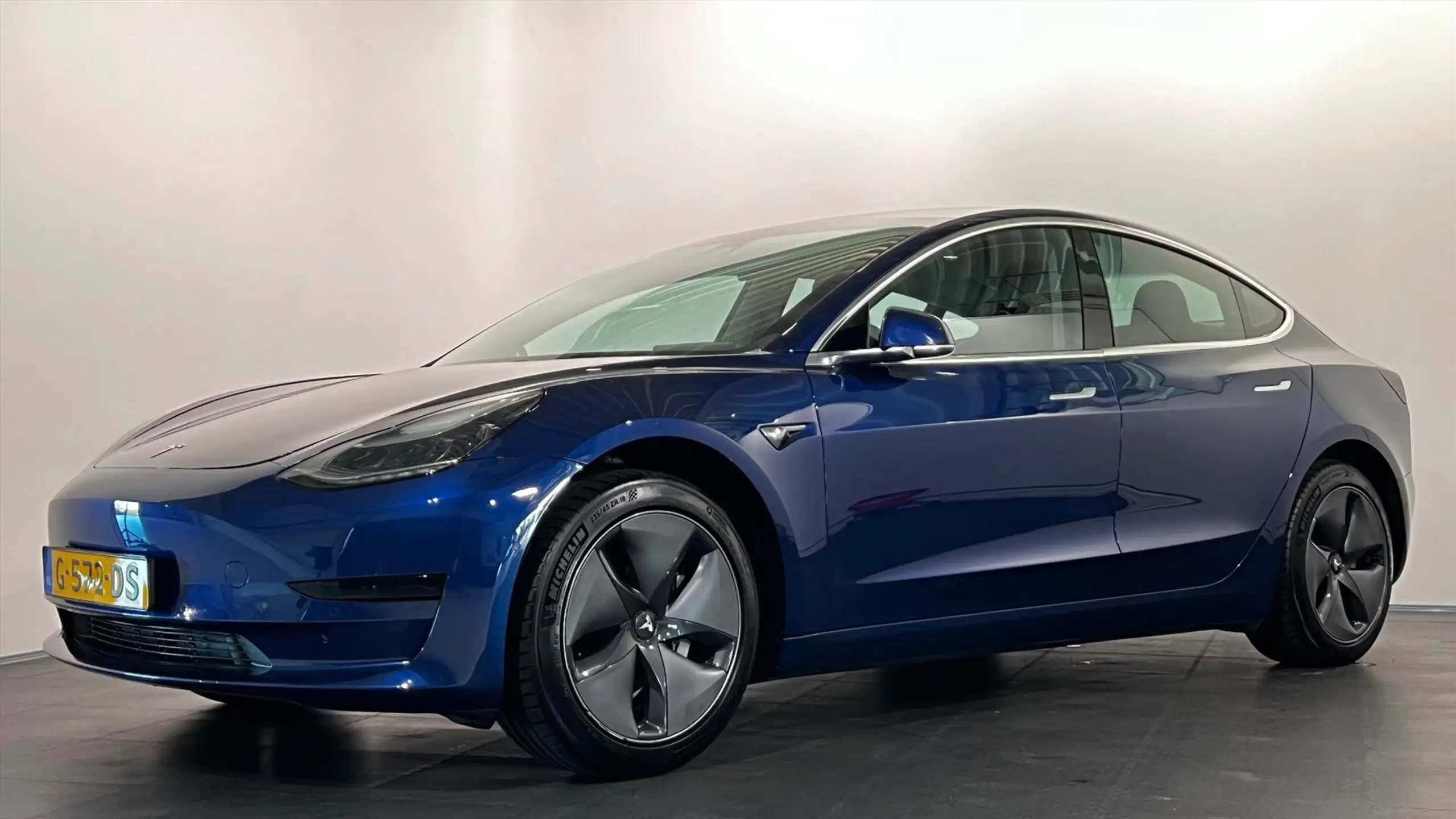 Tesla - Model 3