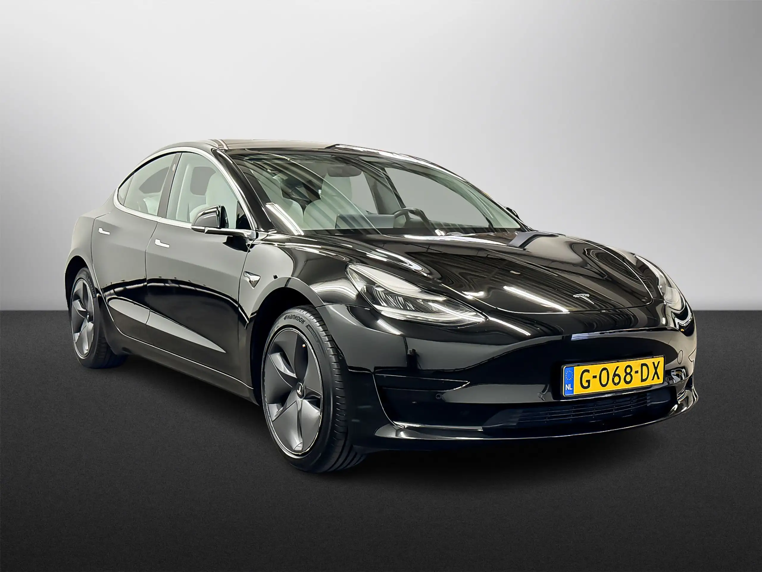 Tesla - Model 3