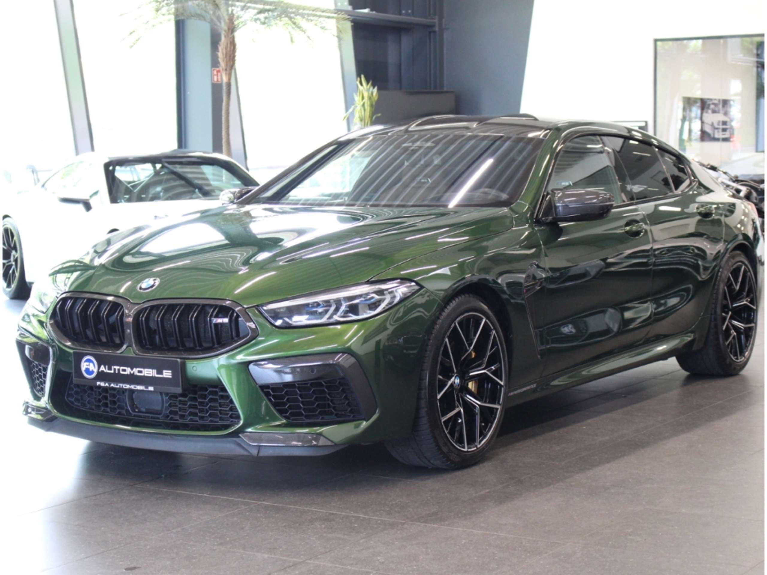 BMW - M8