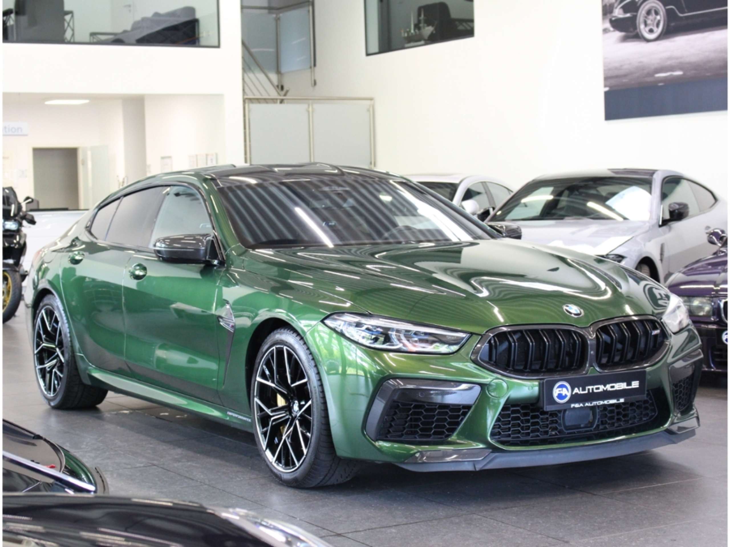 BMW - M8