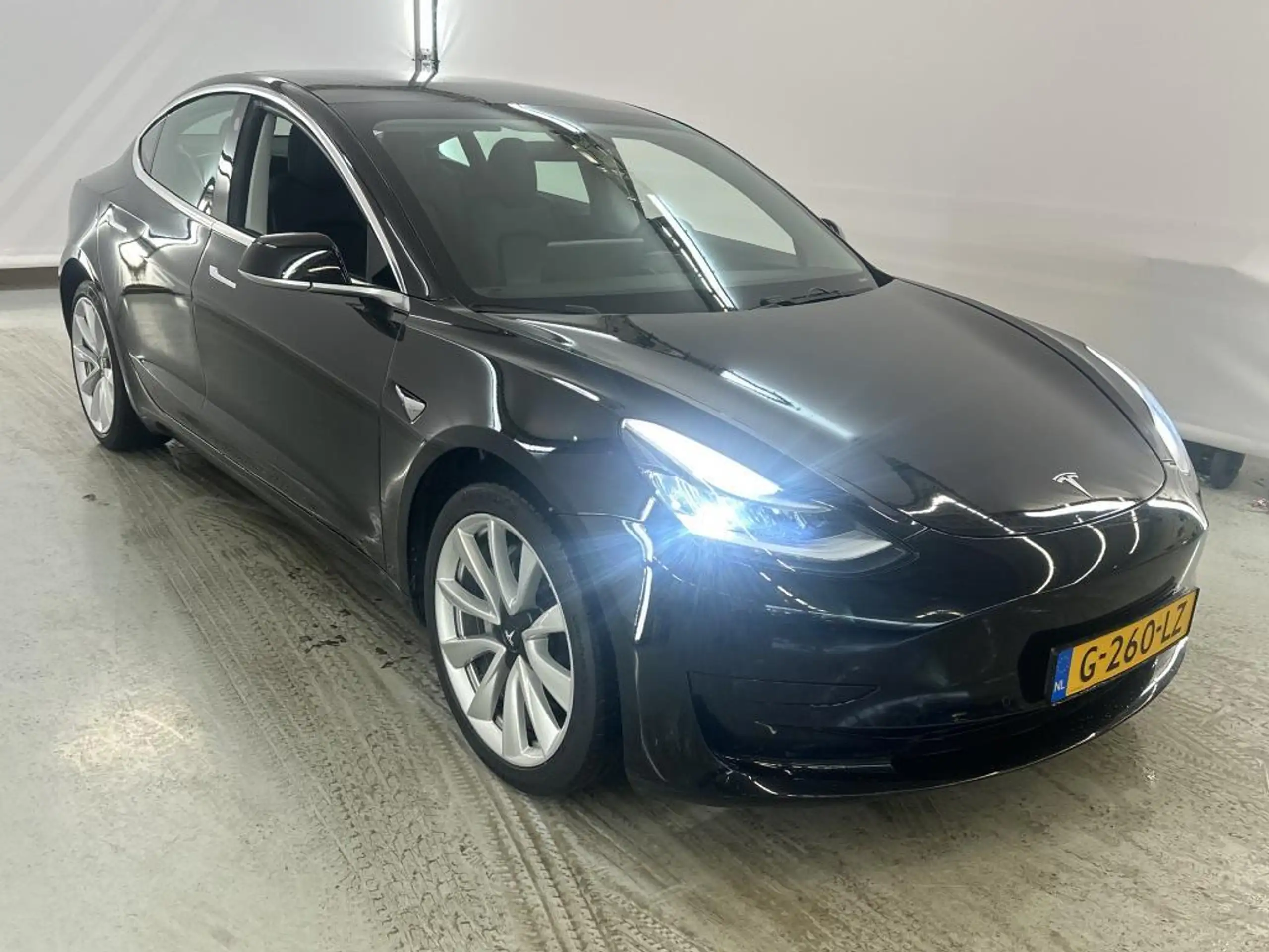 Tesla - Model 3