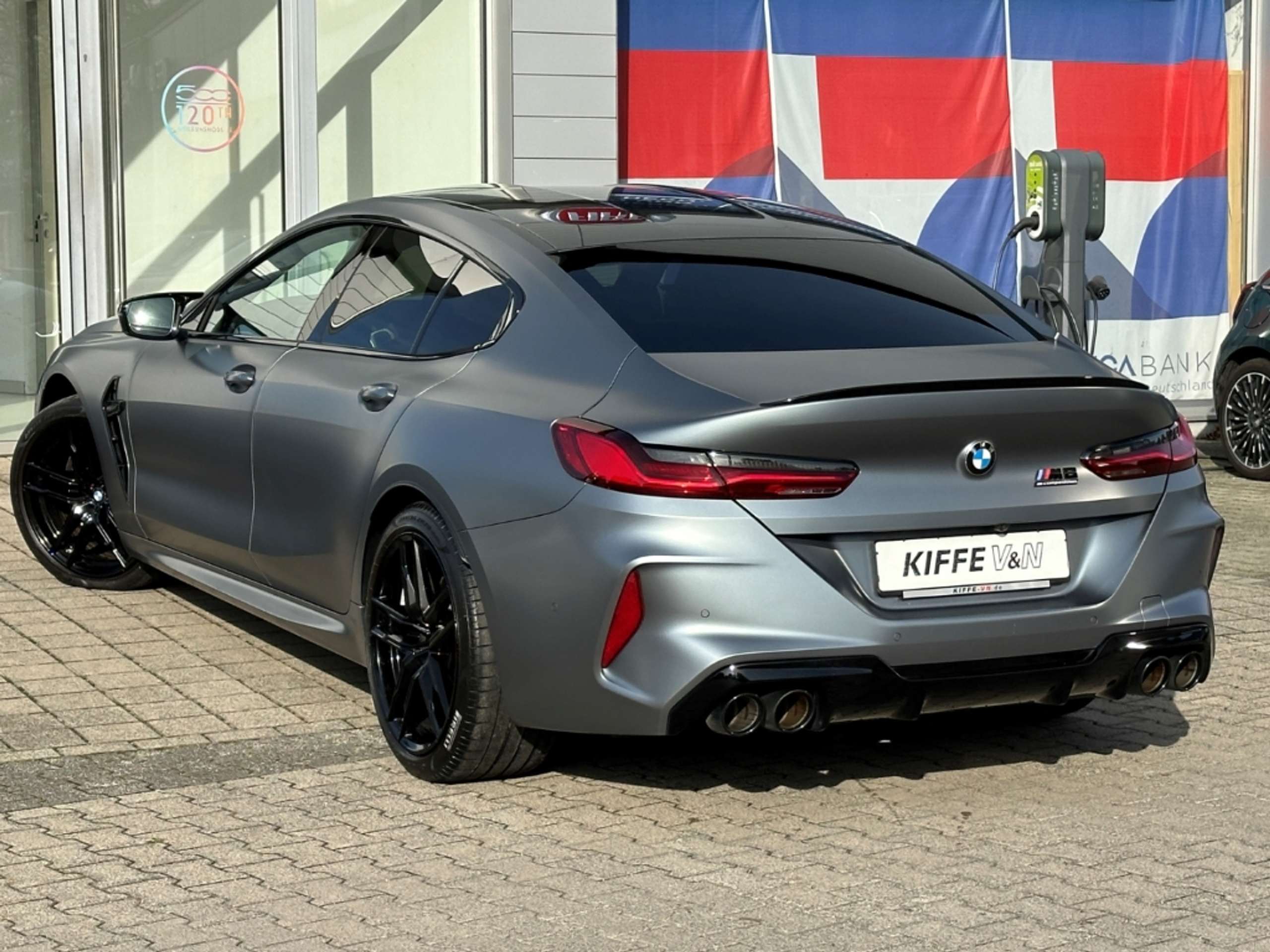 BMW - M8