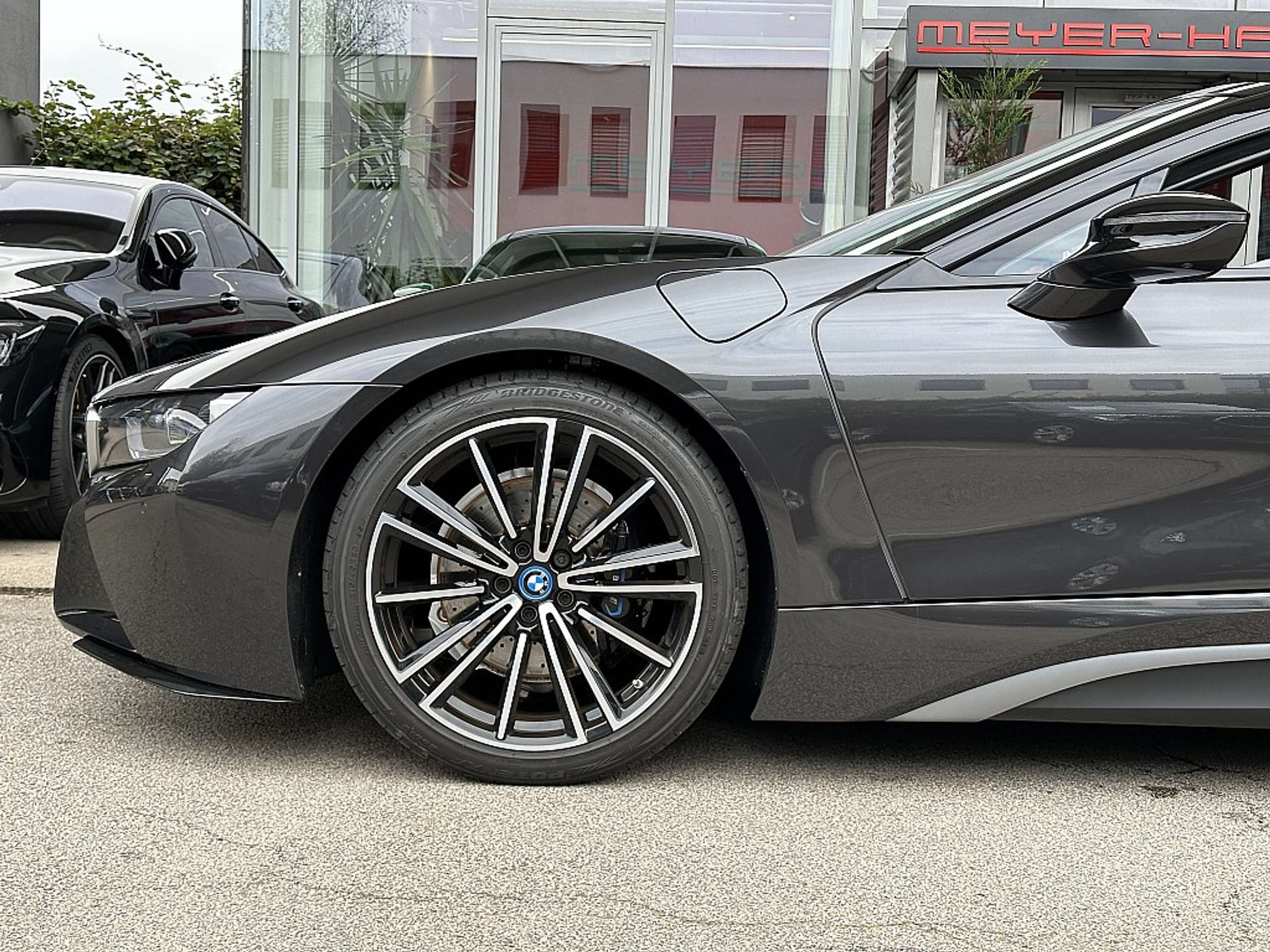 BMW - i8