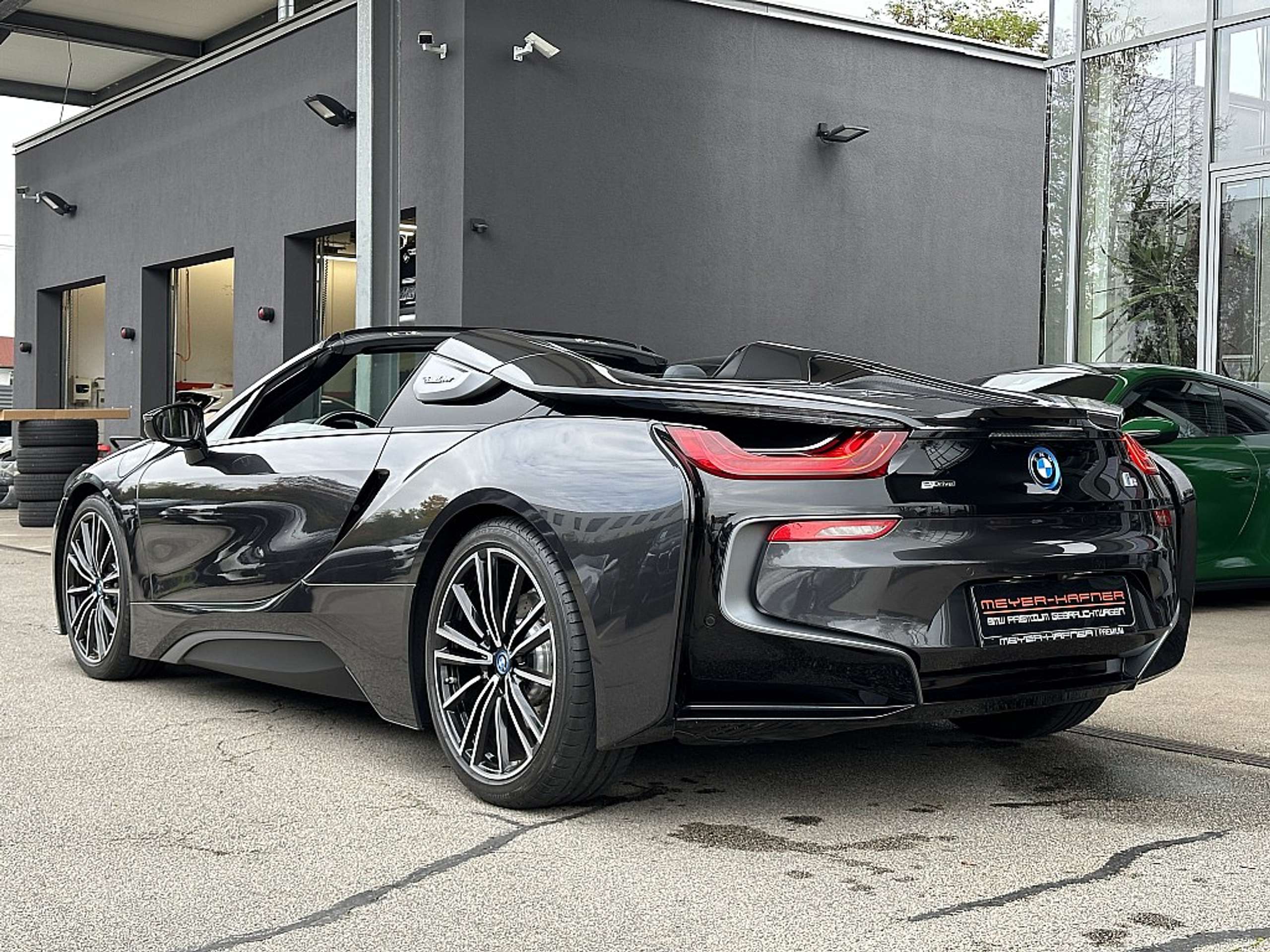 BMW - i8