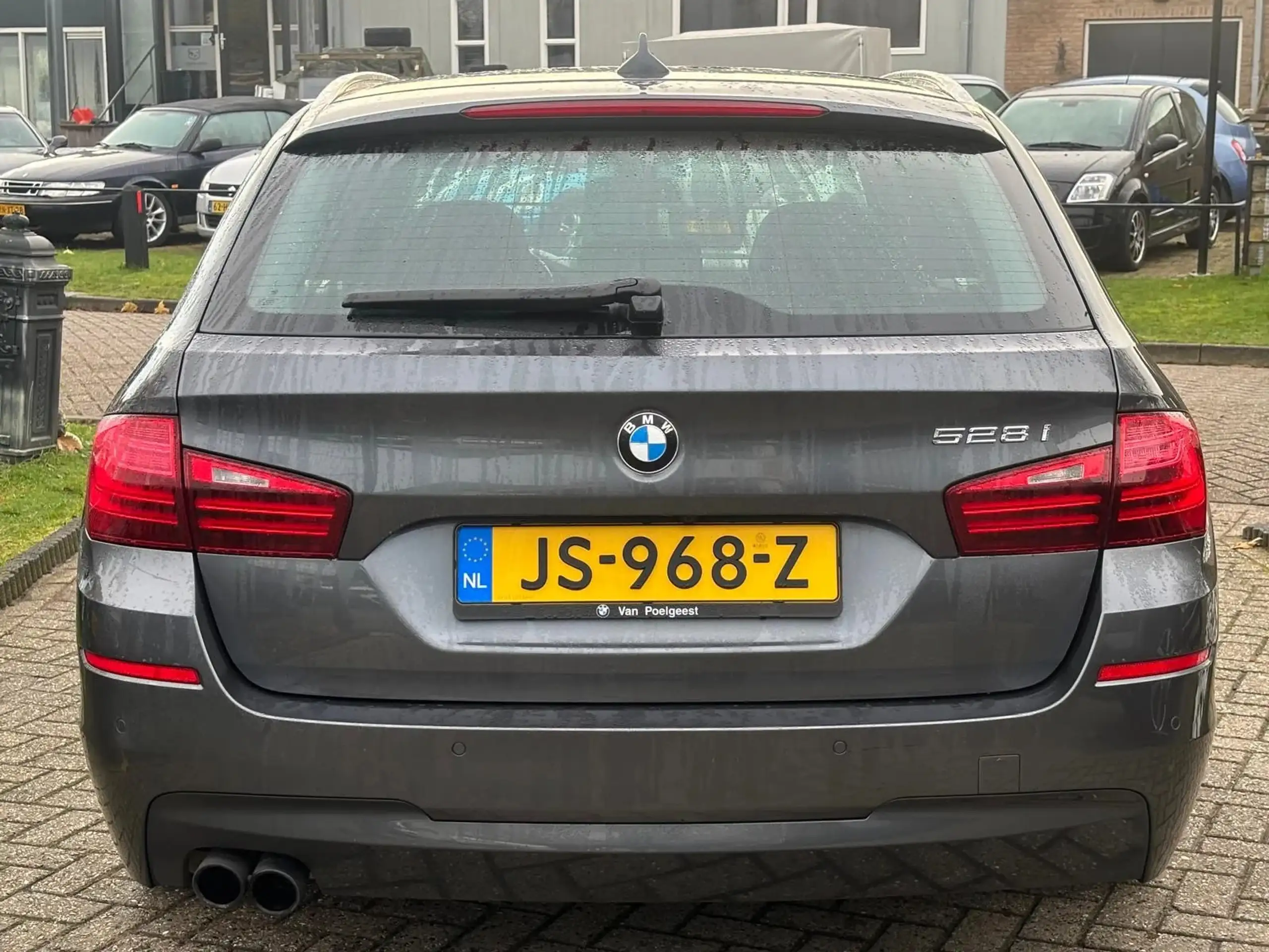 BMW - 528