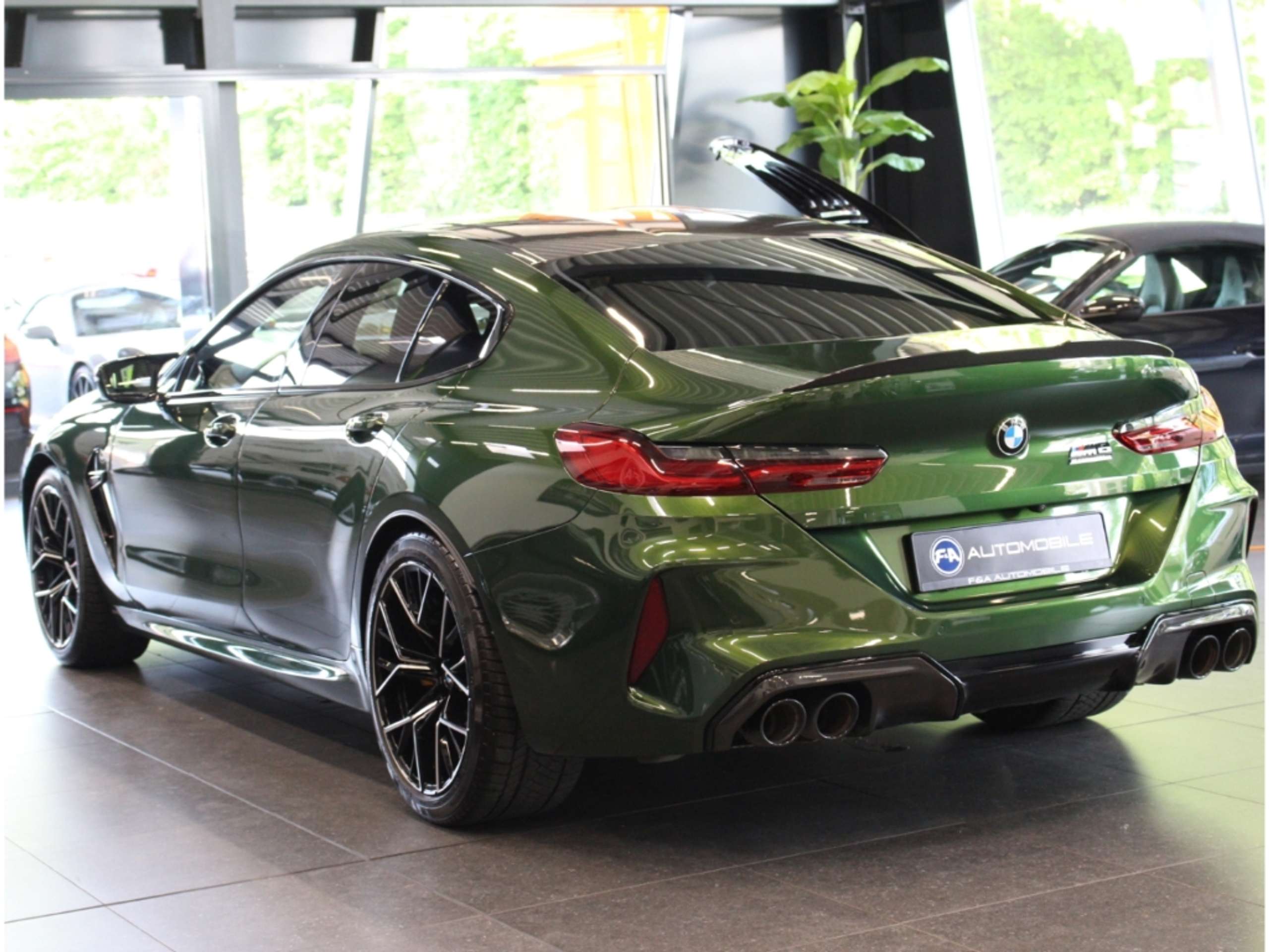 BMW - M8