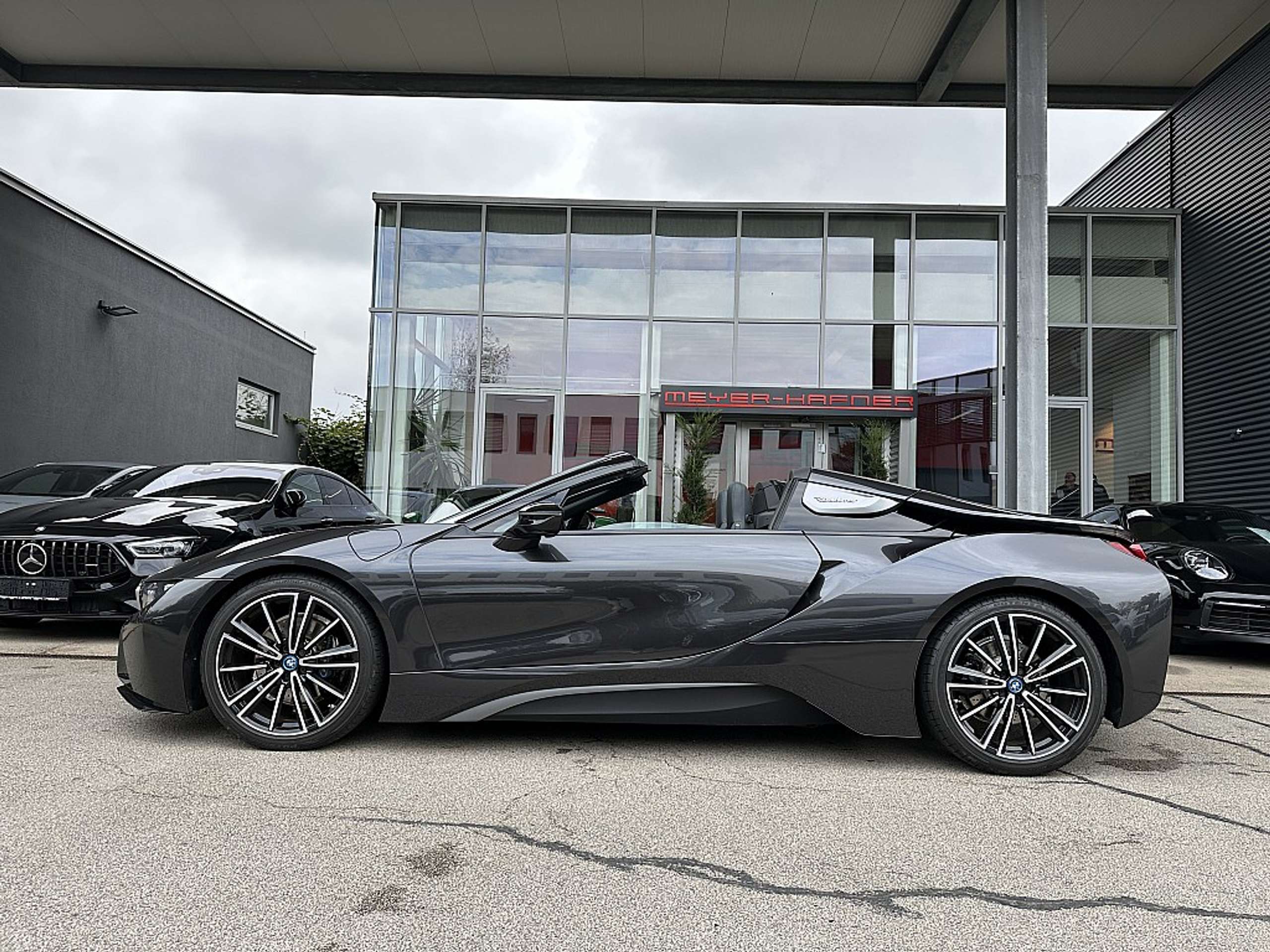 BMW - i8