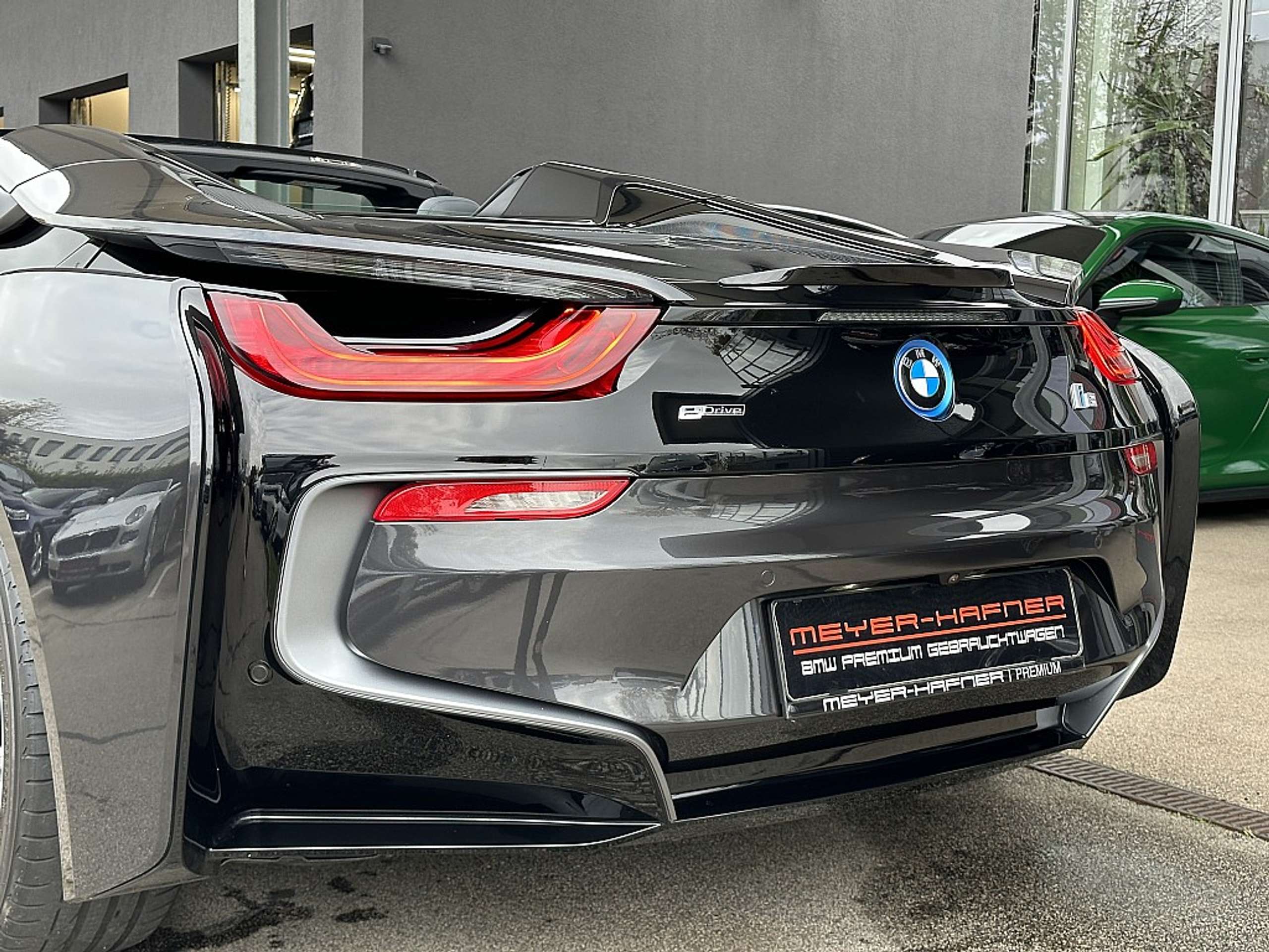 BMW - i8