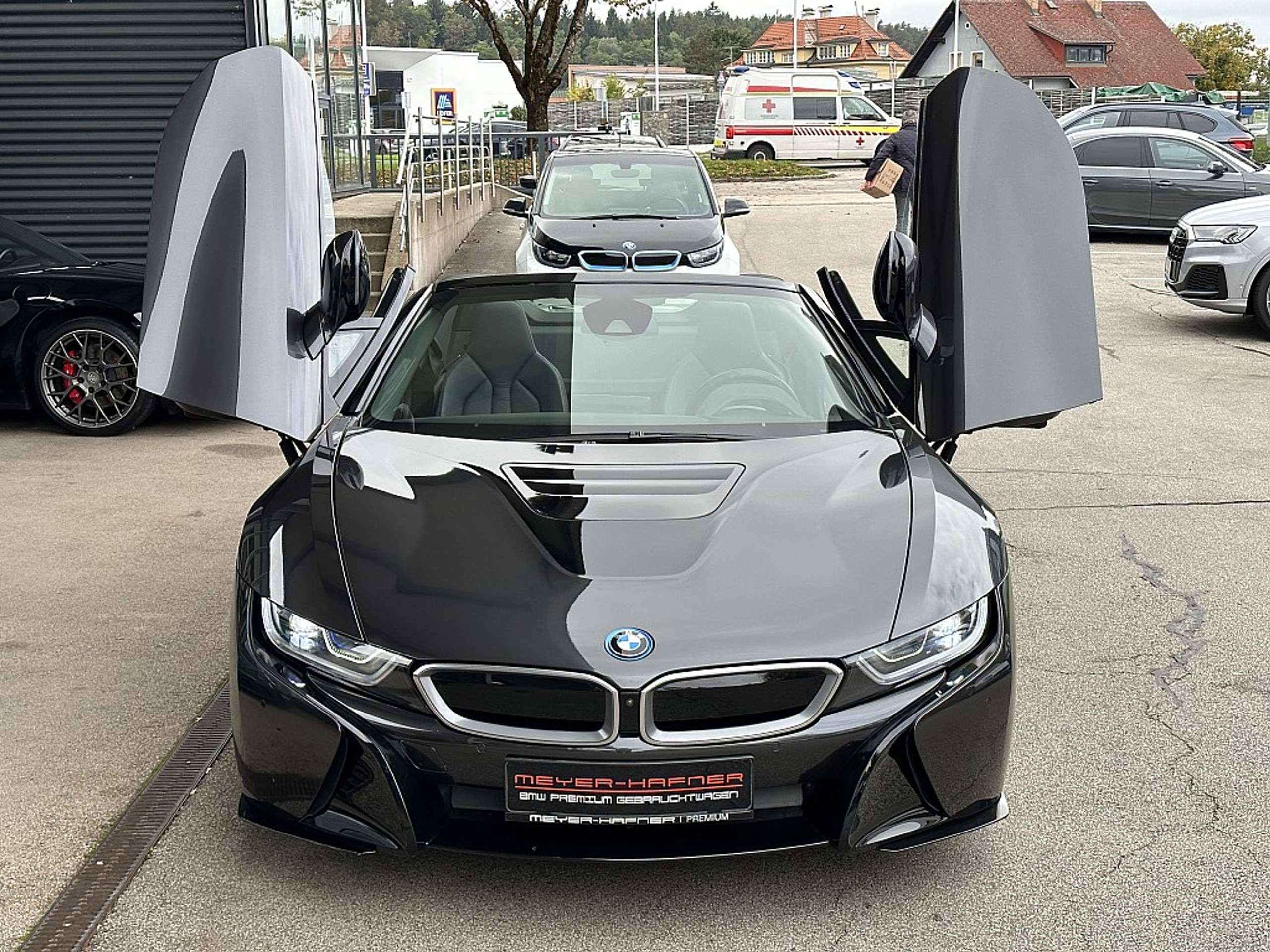 BMW - i8