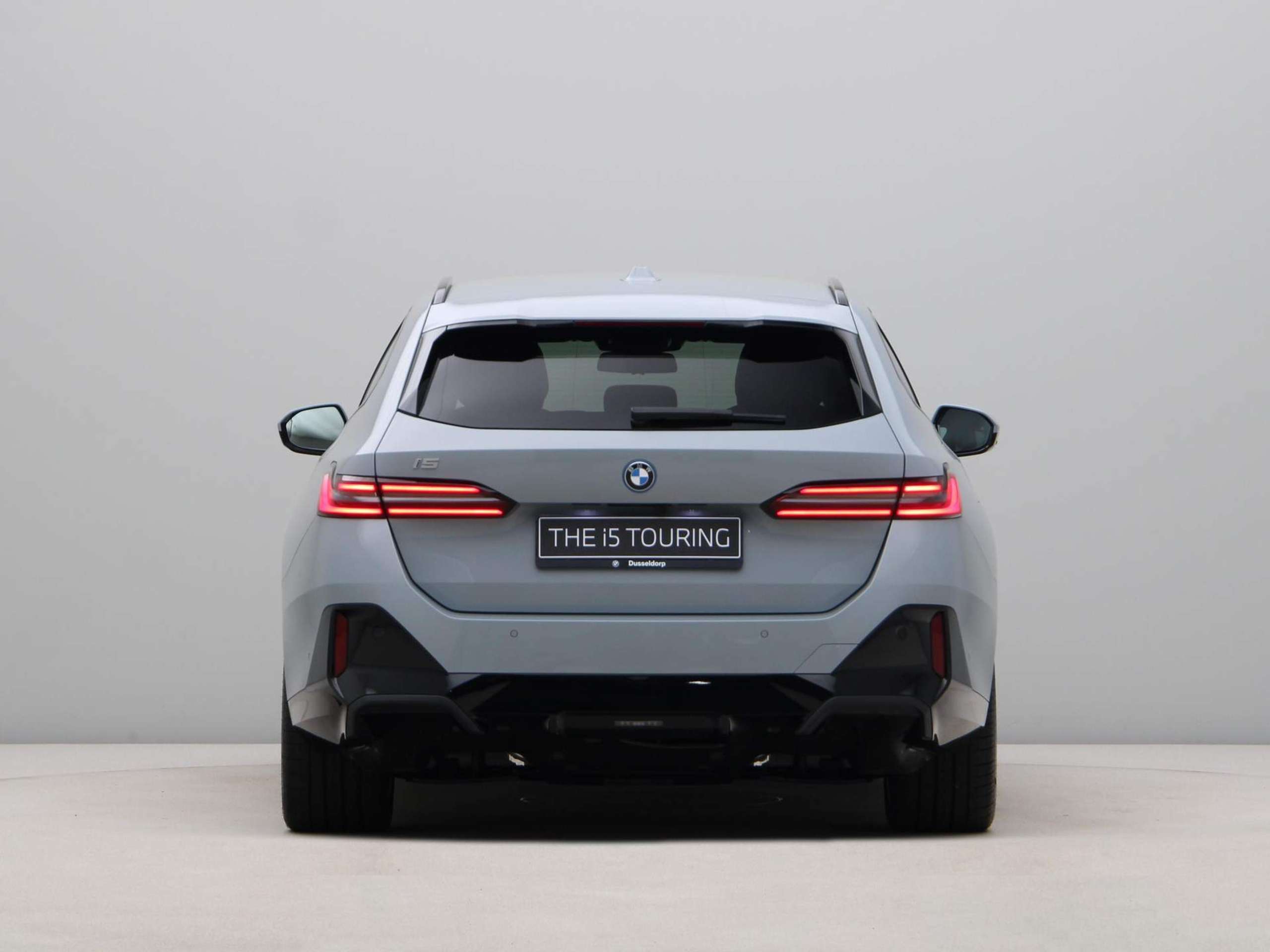 BMW - i5