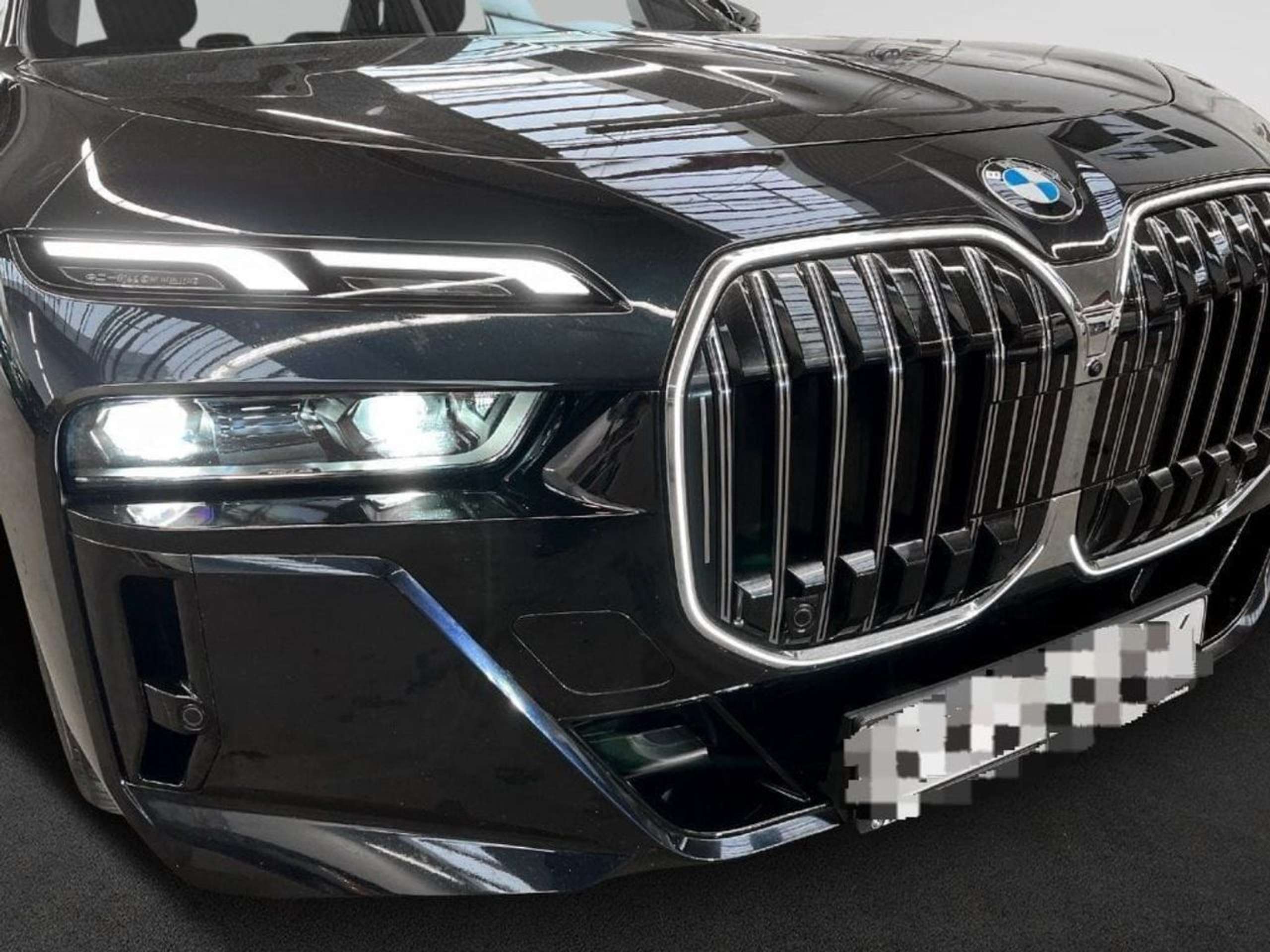 BMW - 740