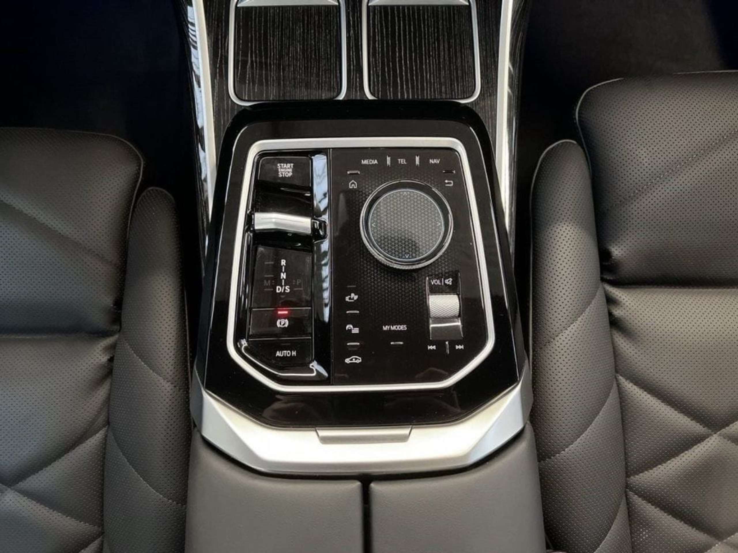 BMW - 740