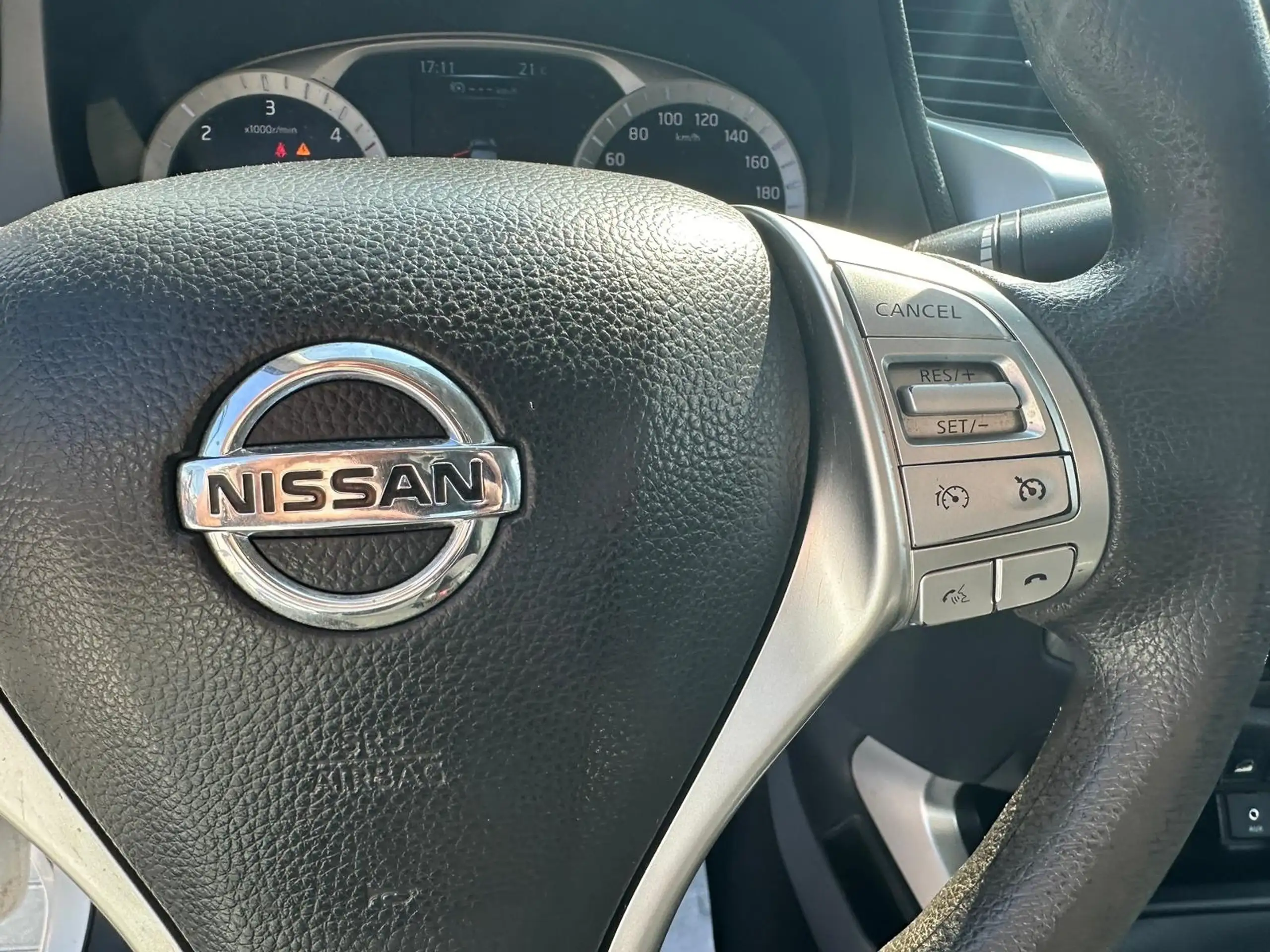 Nissan - Navara