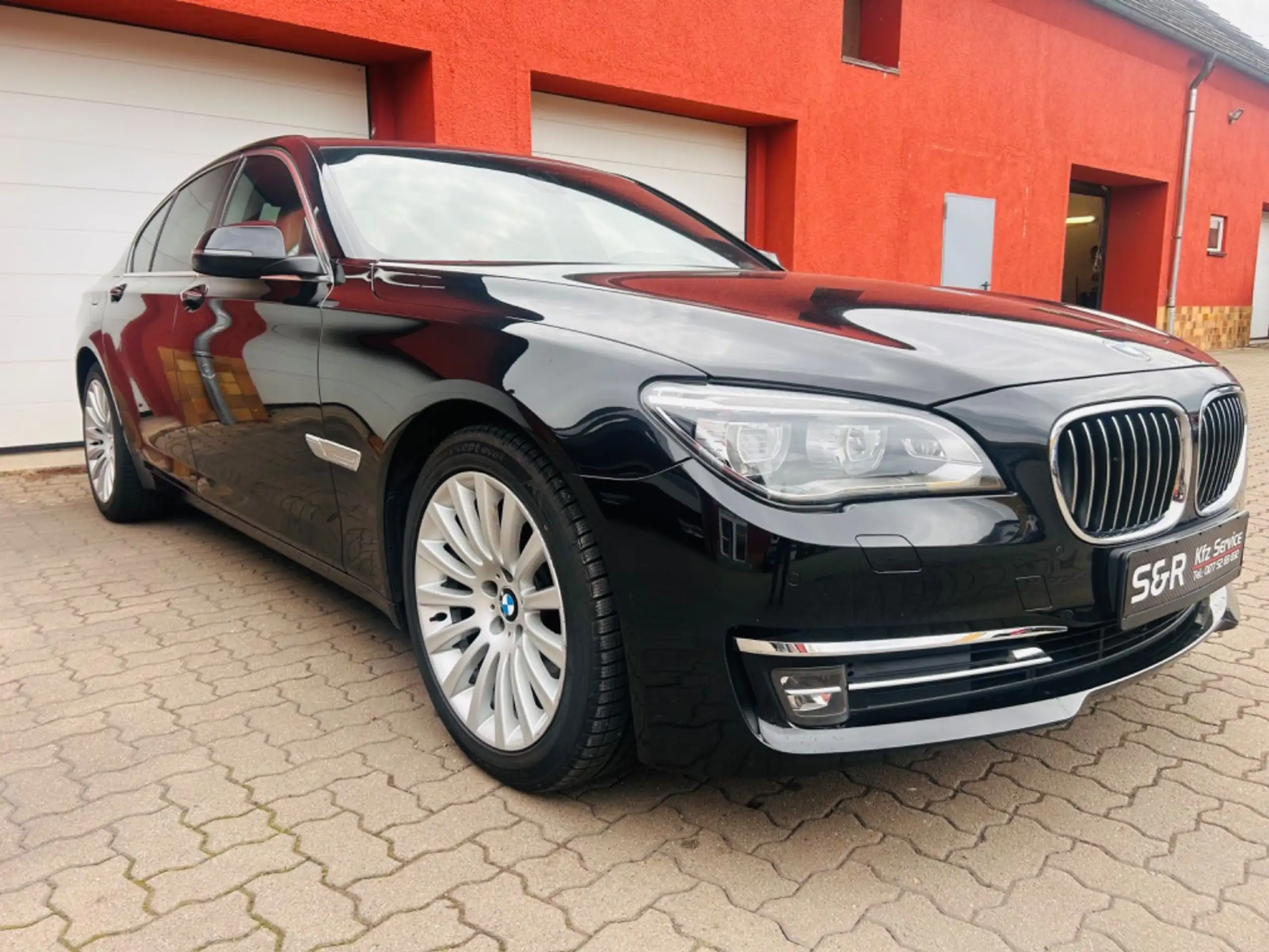 BMW - 730