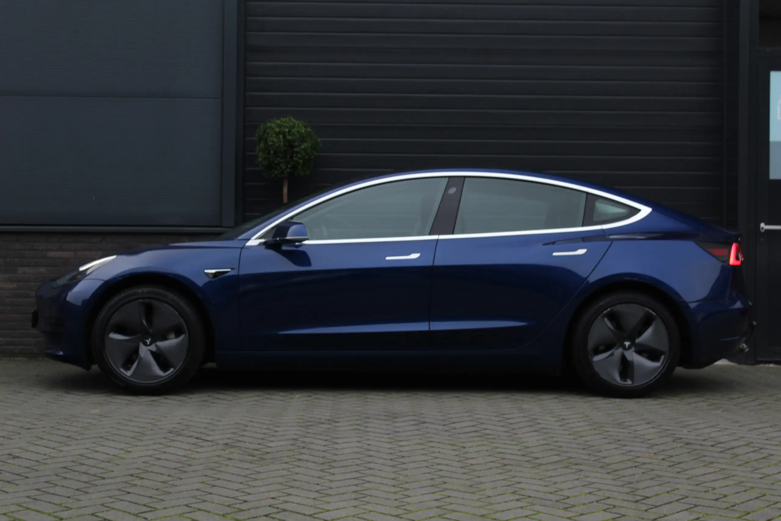 Tesla - Model 3