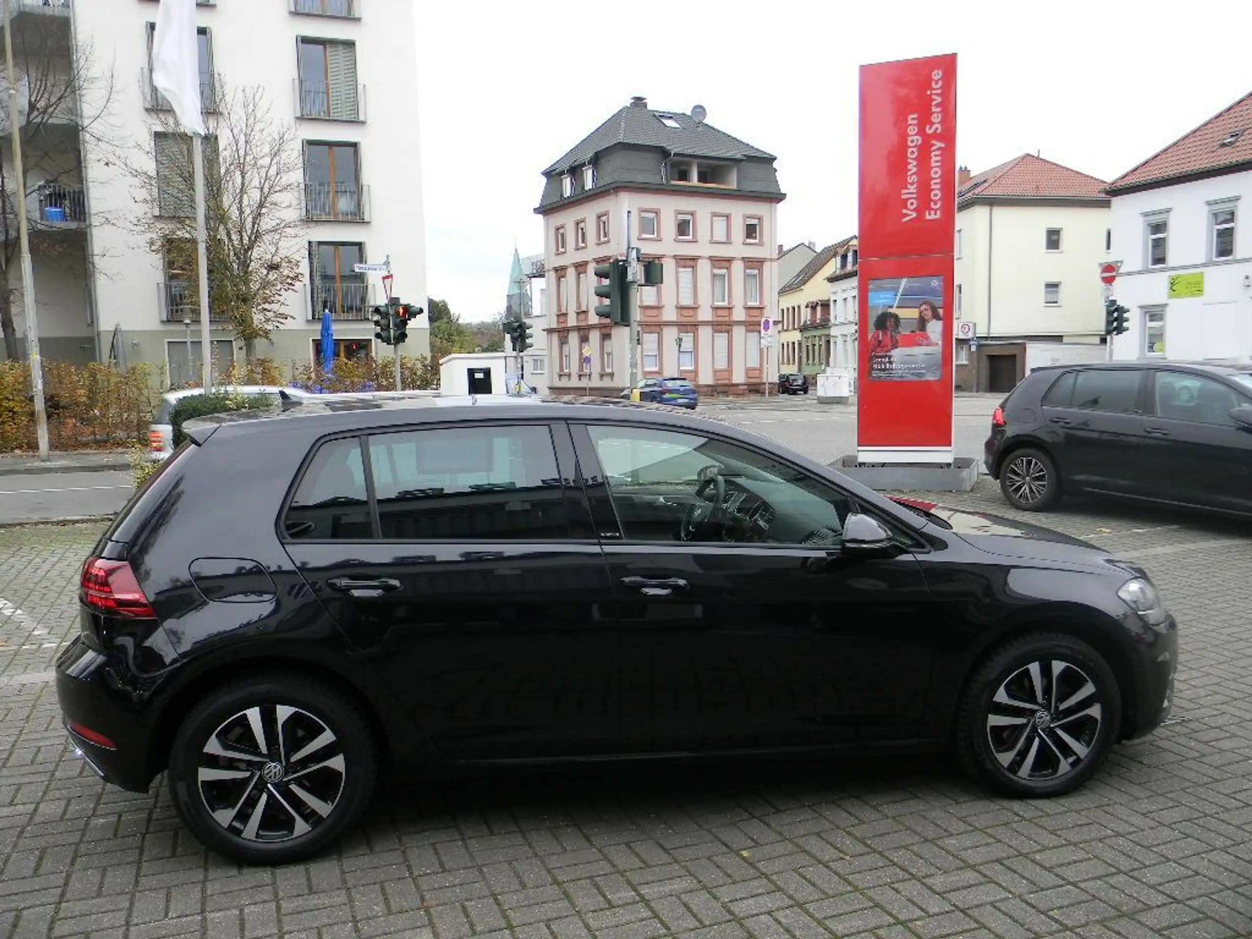 Volkswagen - Golf