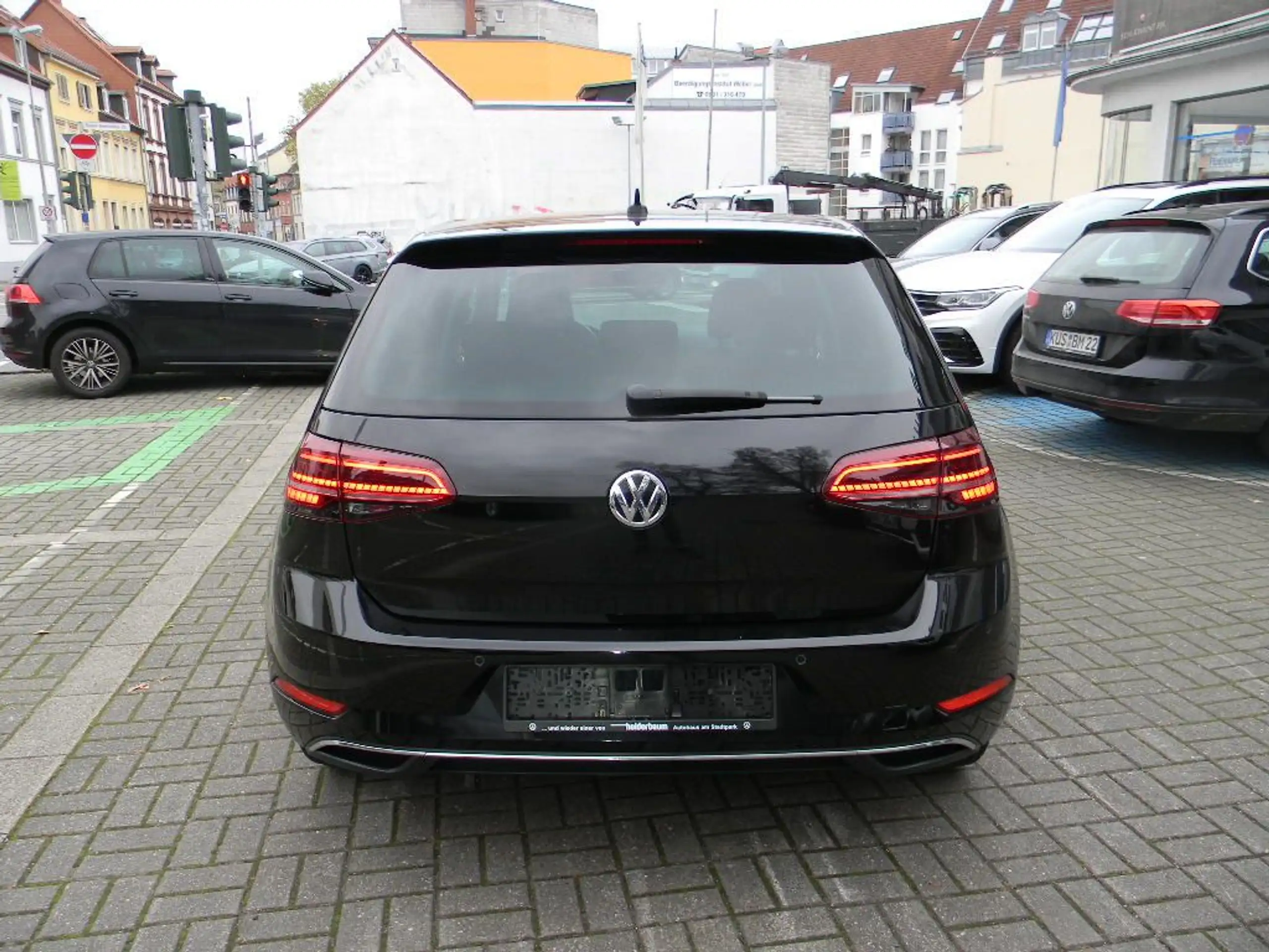 Volkswagen - Golf