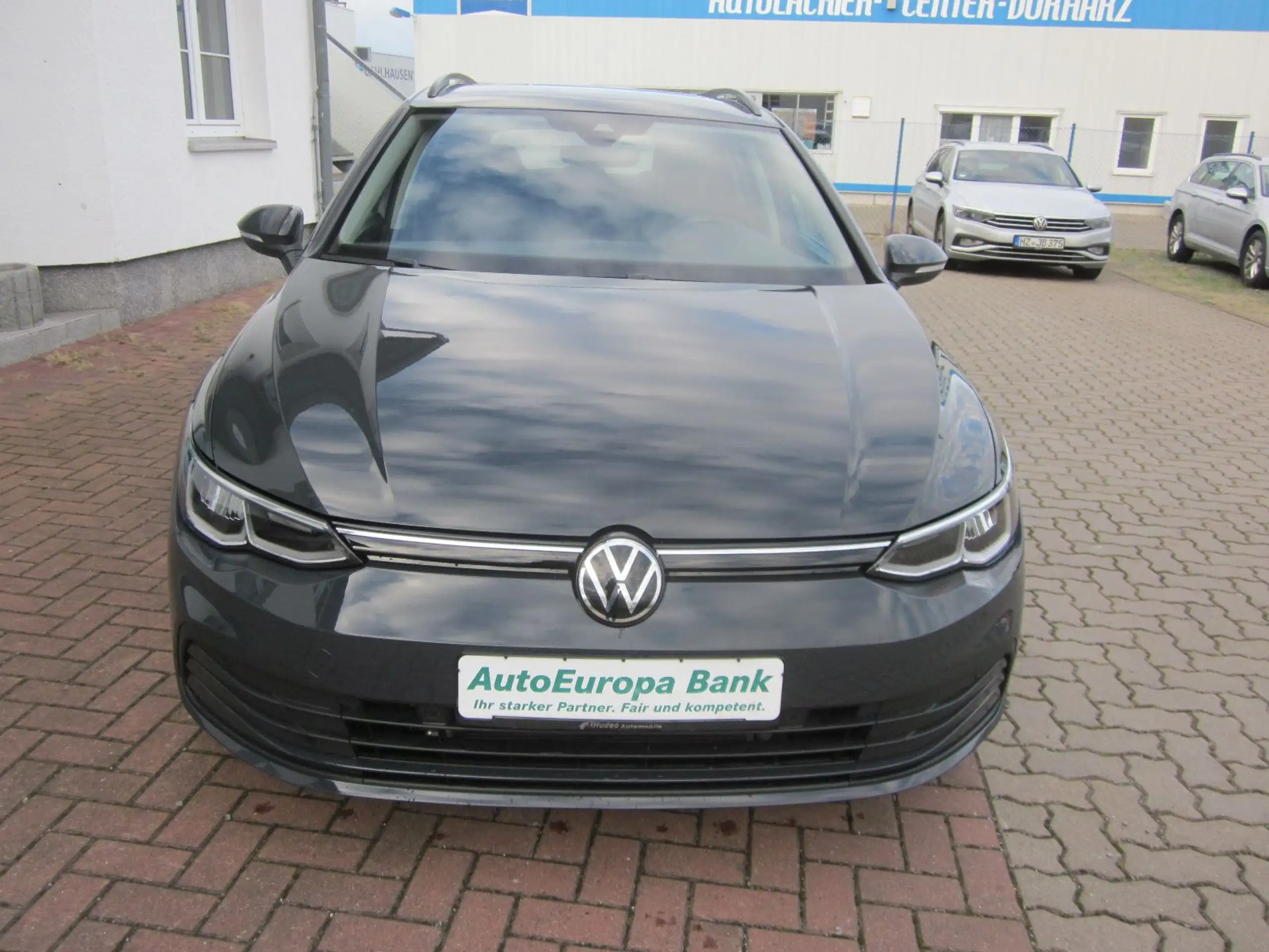 Volkswagen - Golf