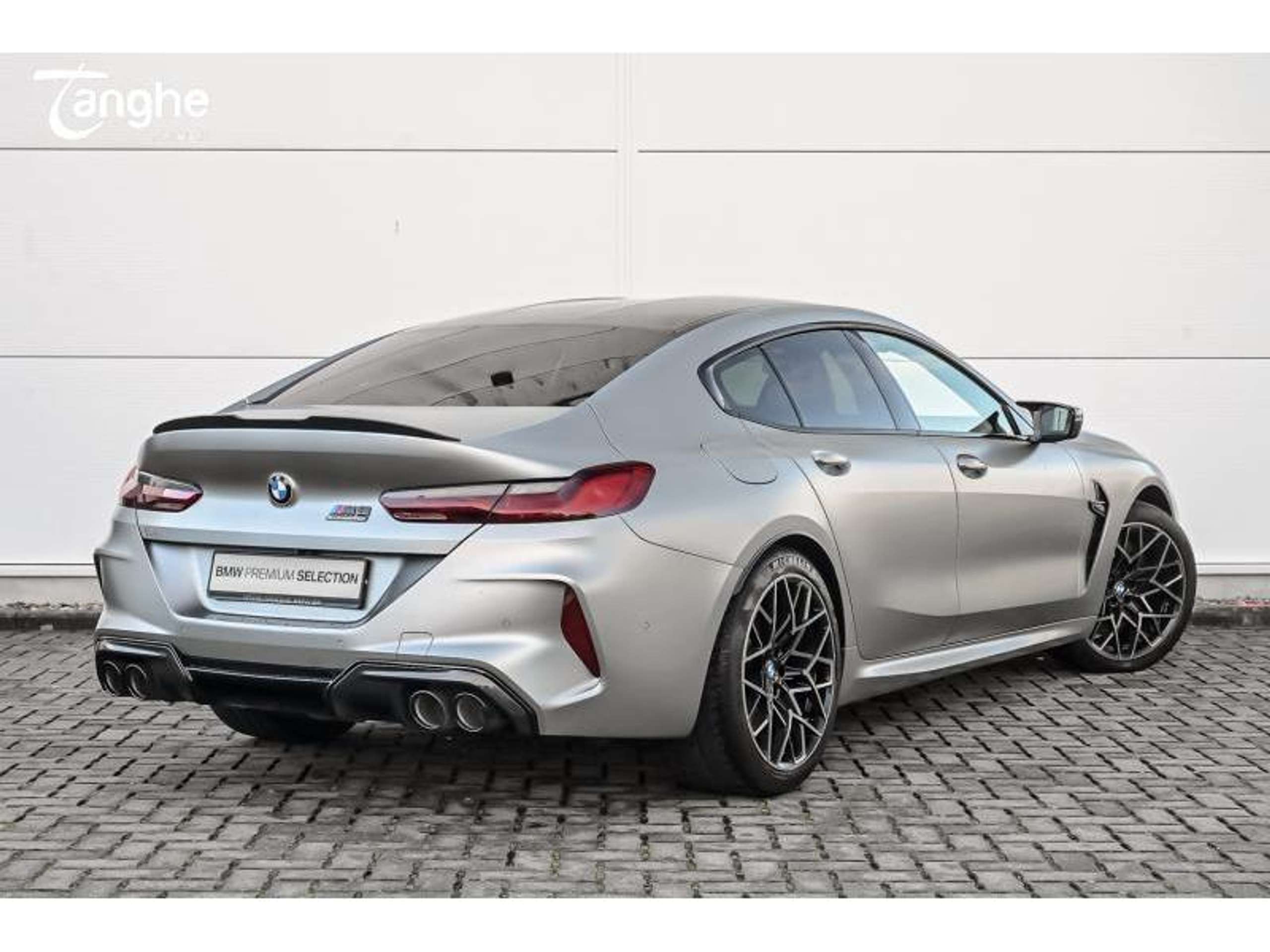 BMW - M8