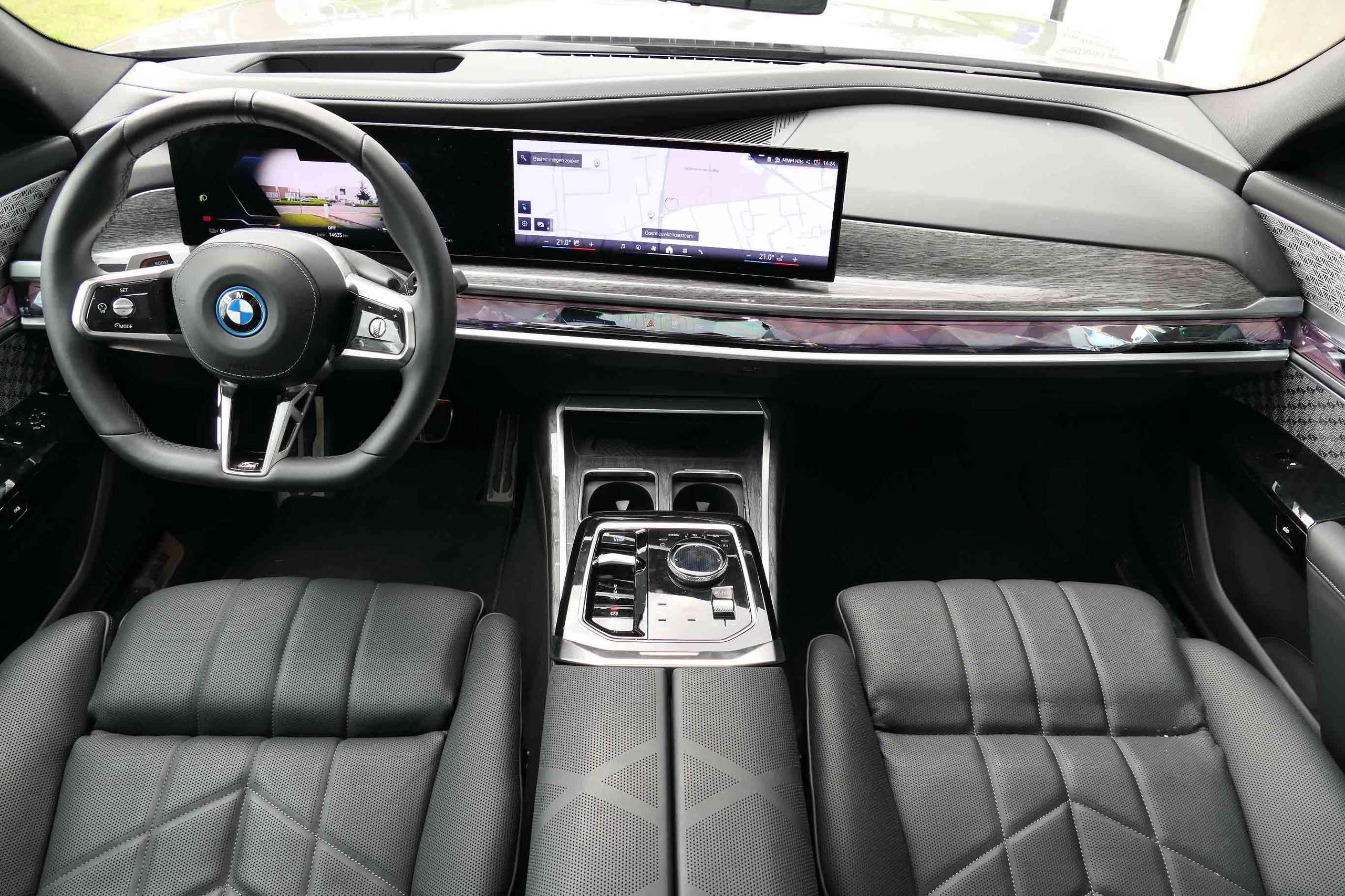 BMW - i7