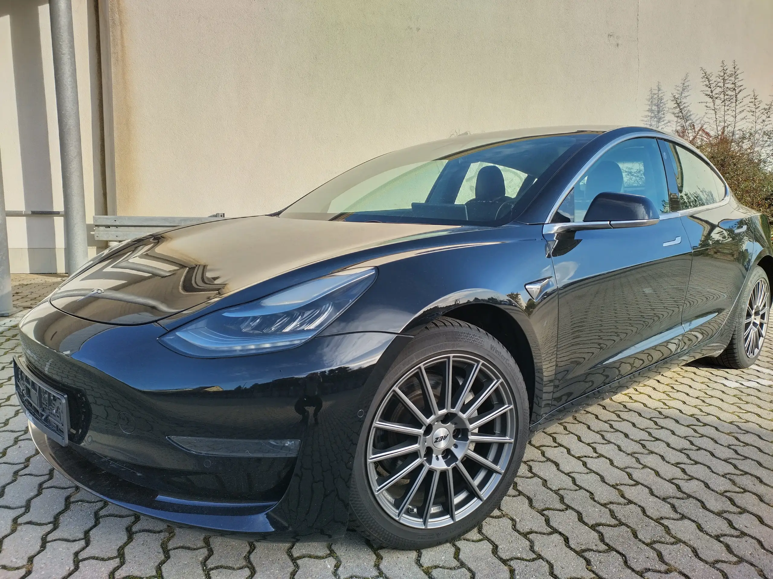 Tesla - Model 3