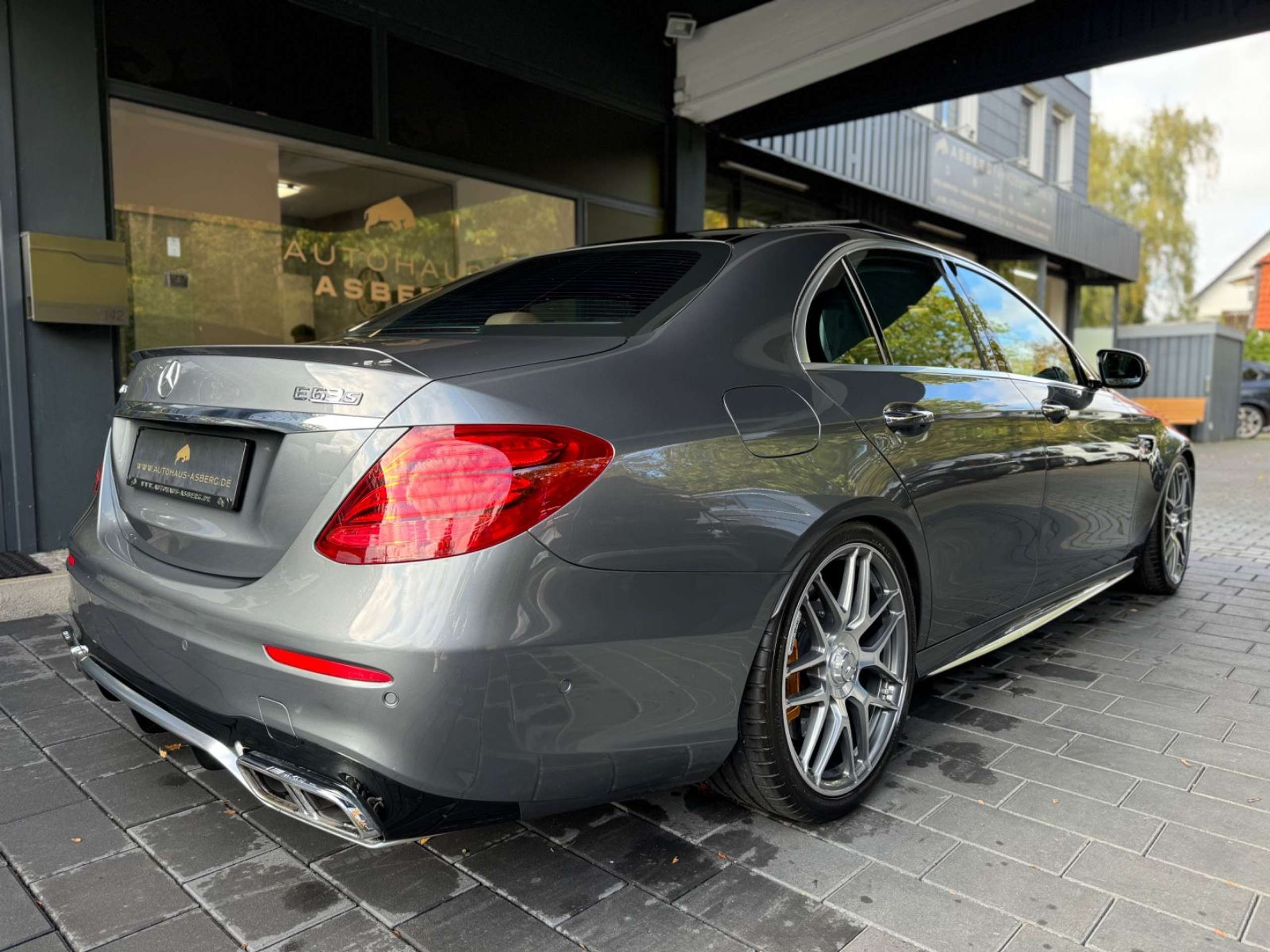 Mercedes-Benz - E 63 AMG