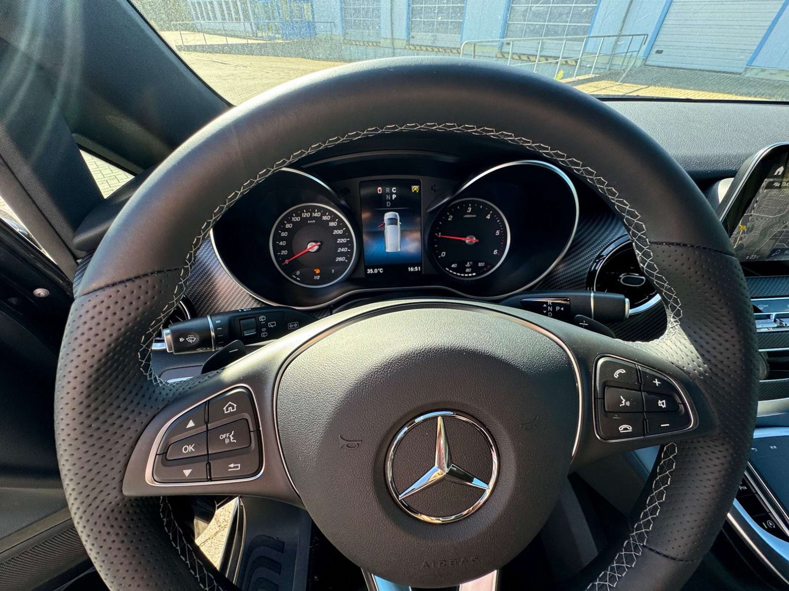 Mercedes-Benz - V 300