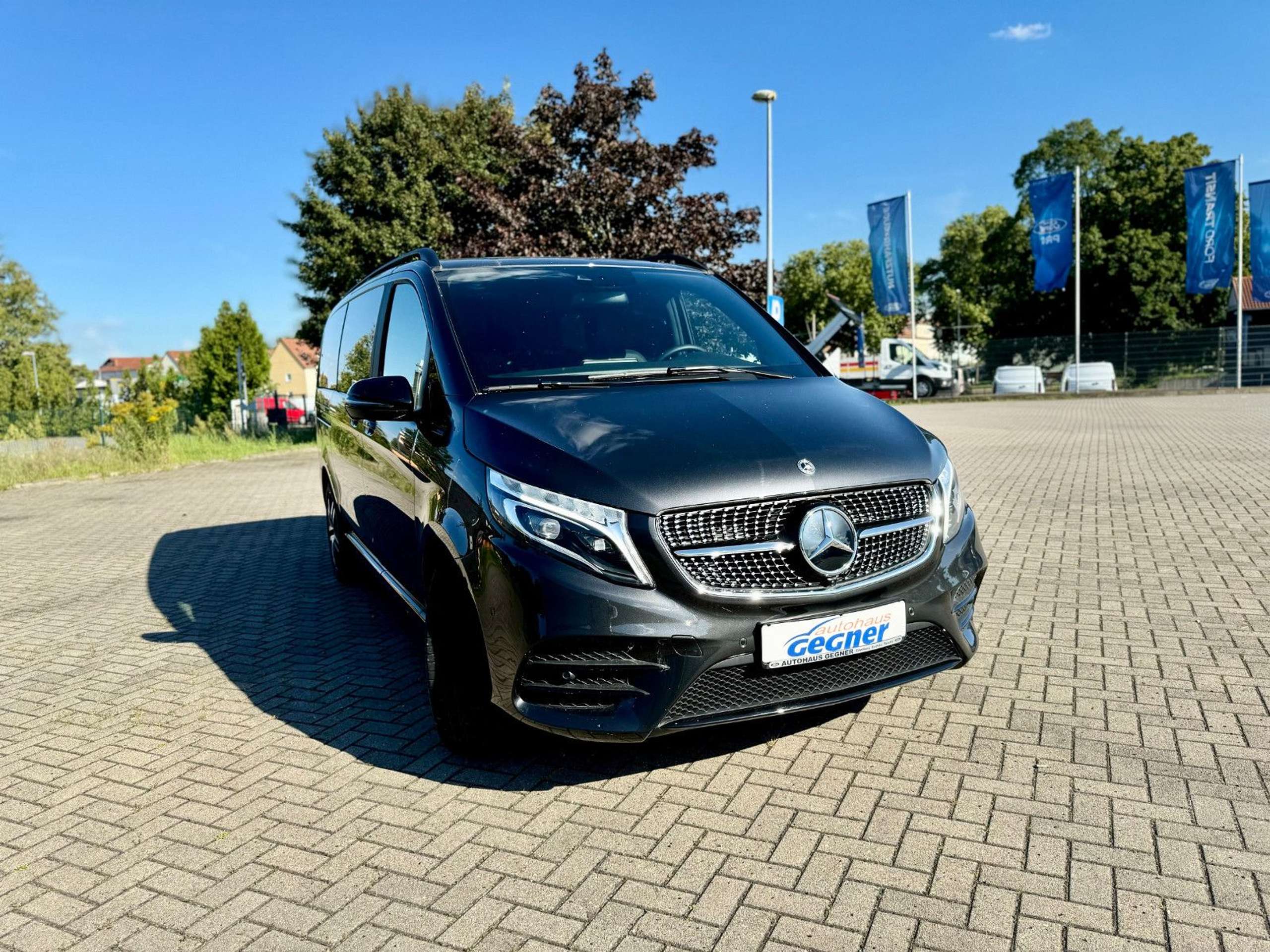 Mercedes-Benz - V 300