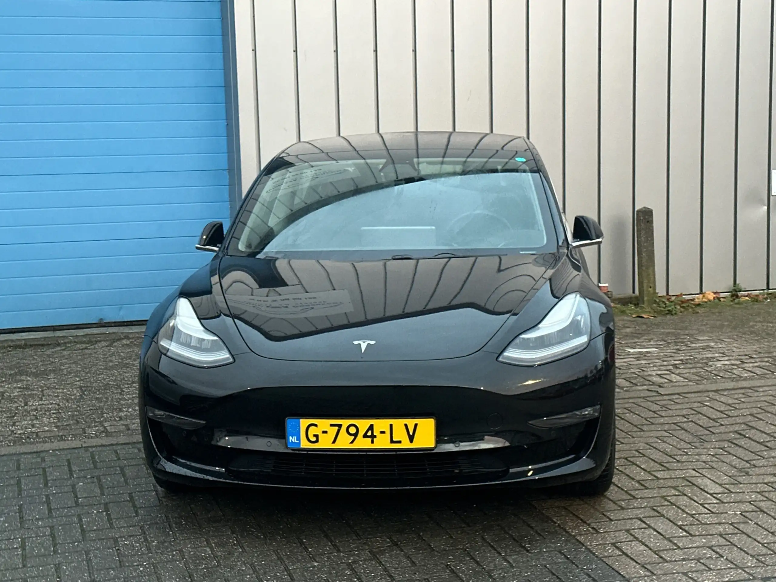 Tesla - Model 3