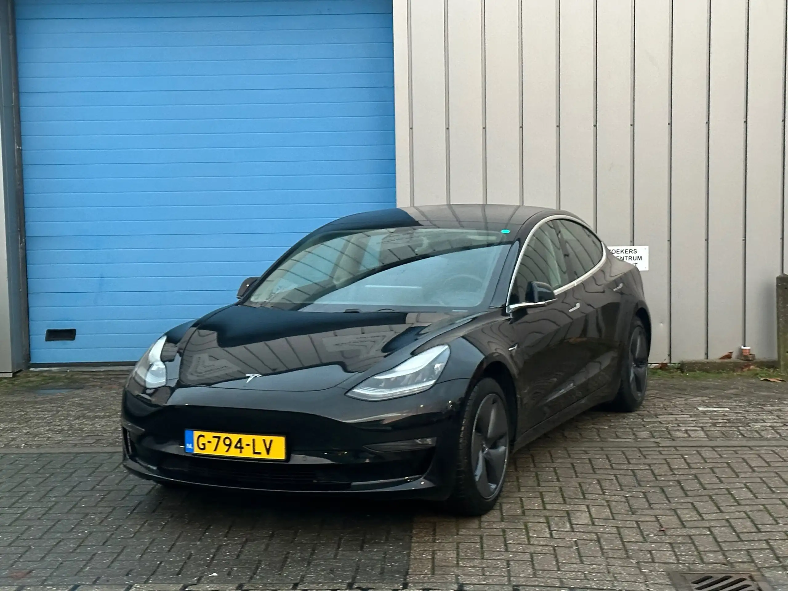 Tesla - Model 3