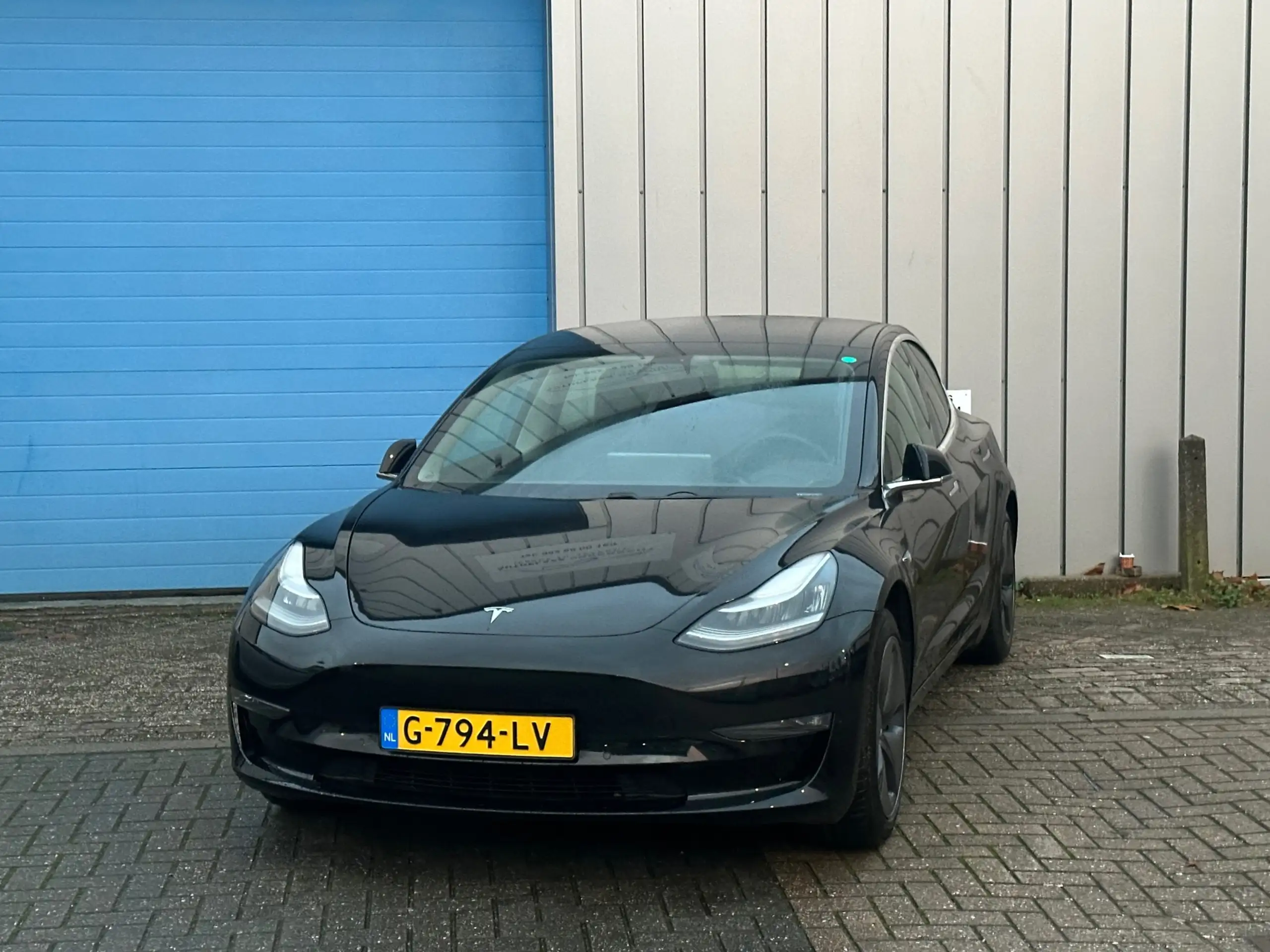 Tesla - Model 3