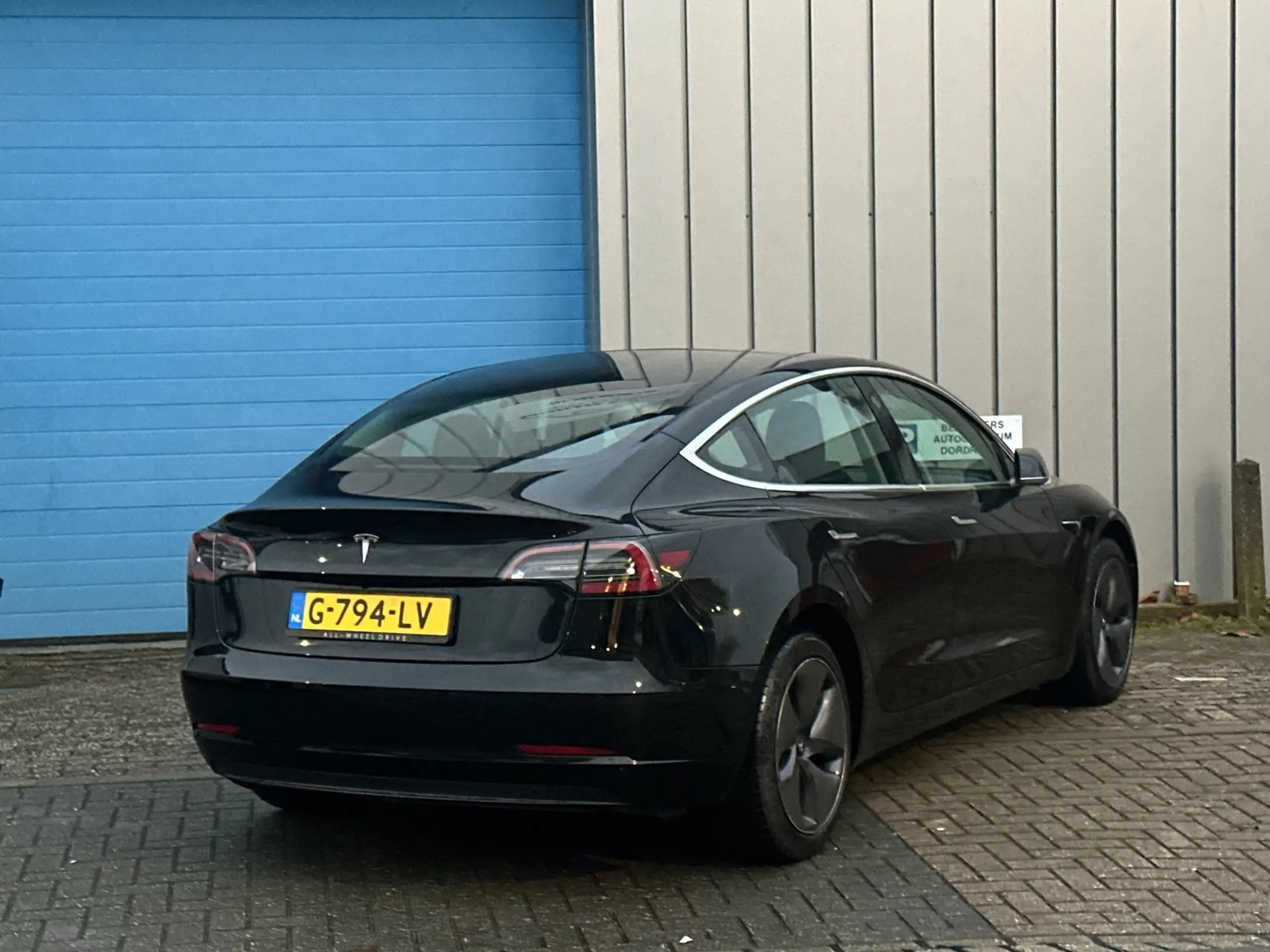 Tesla - Model 3