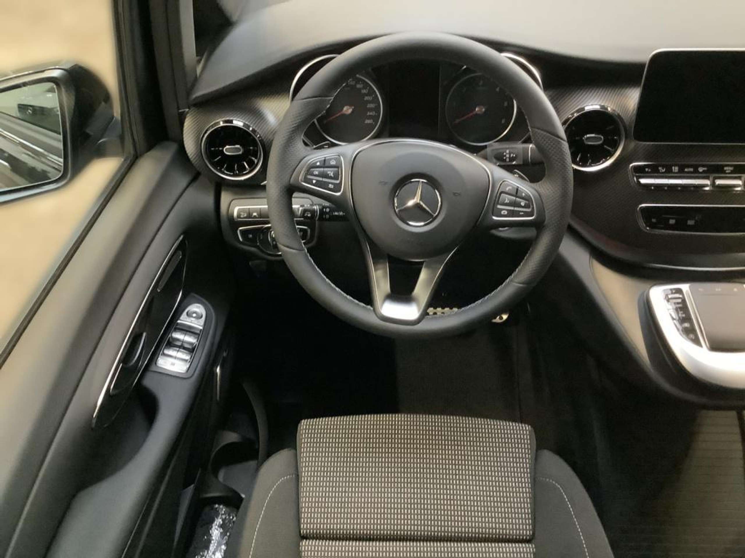 Mercedes-Benz - V 300