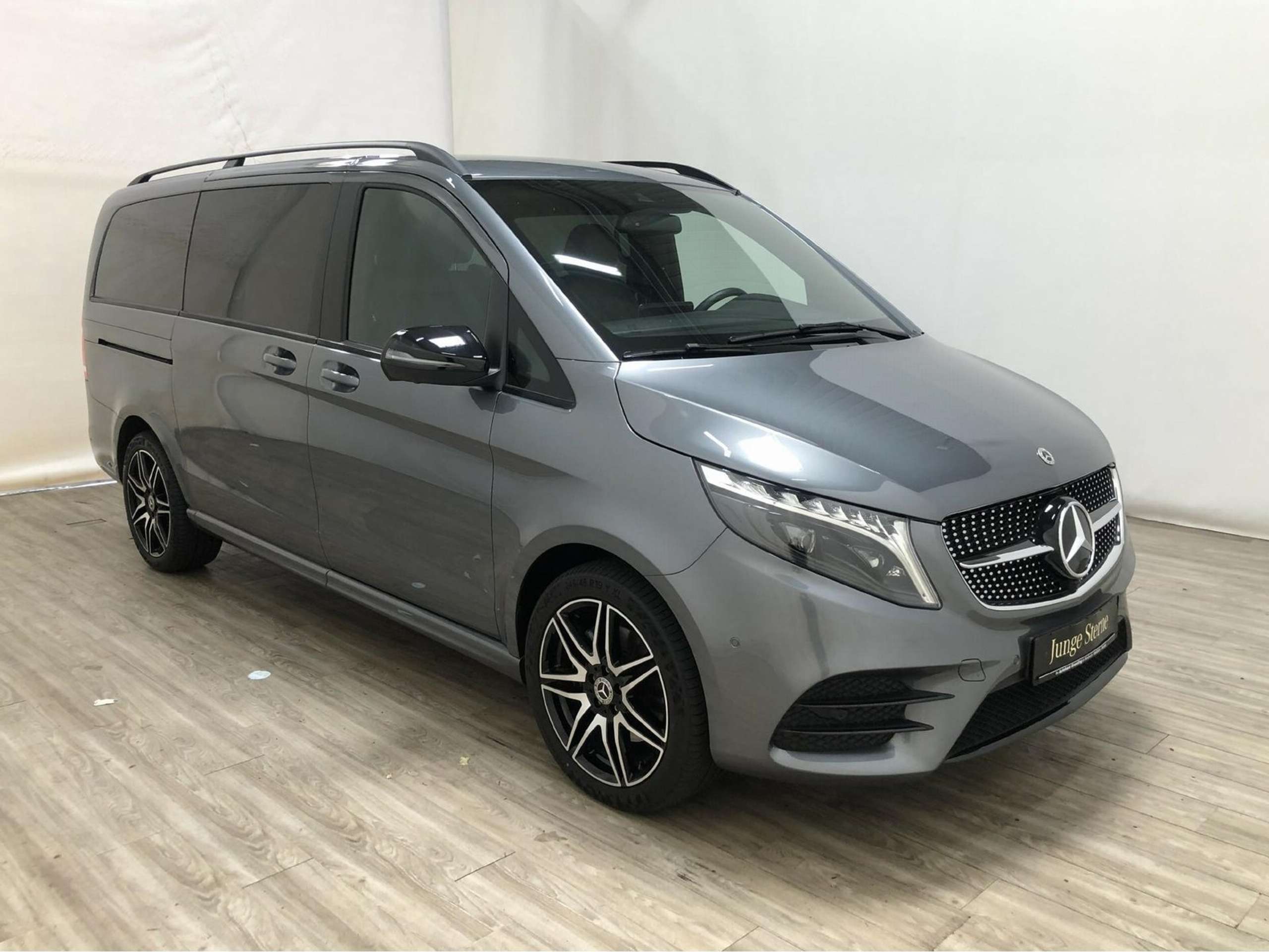 Mercedes-Benz - V 300