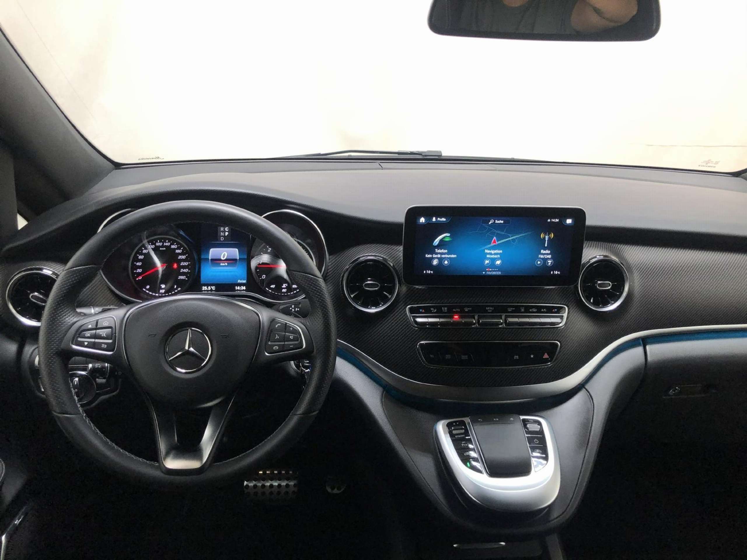 Mercedes-Benz - V 300