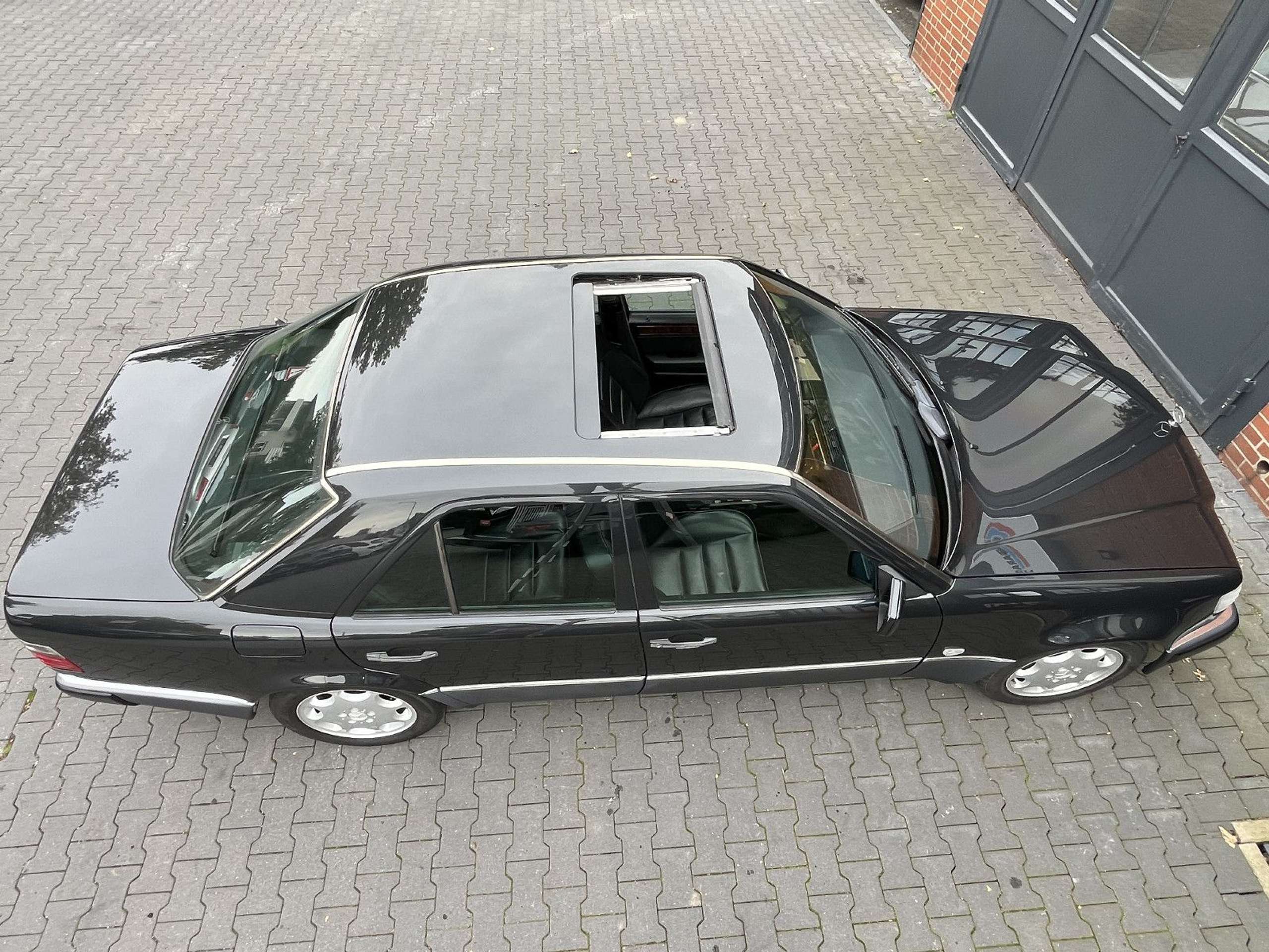 Mercedes-Benz - E 500