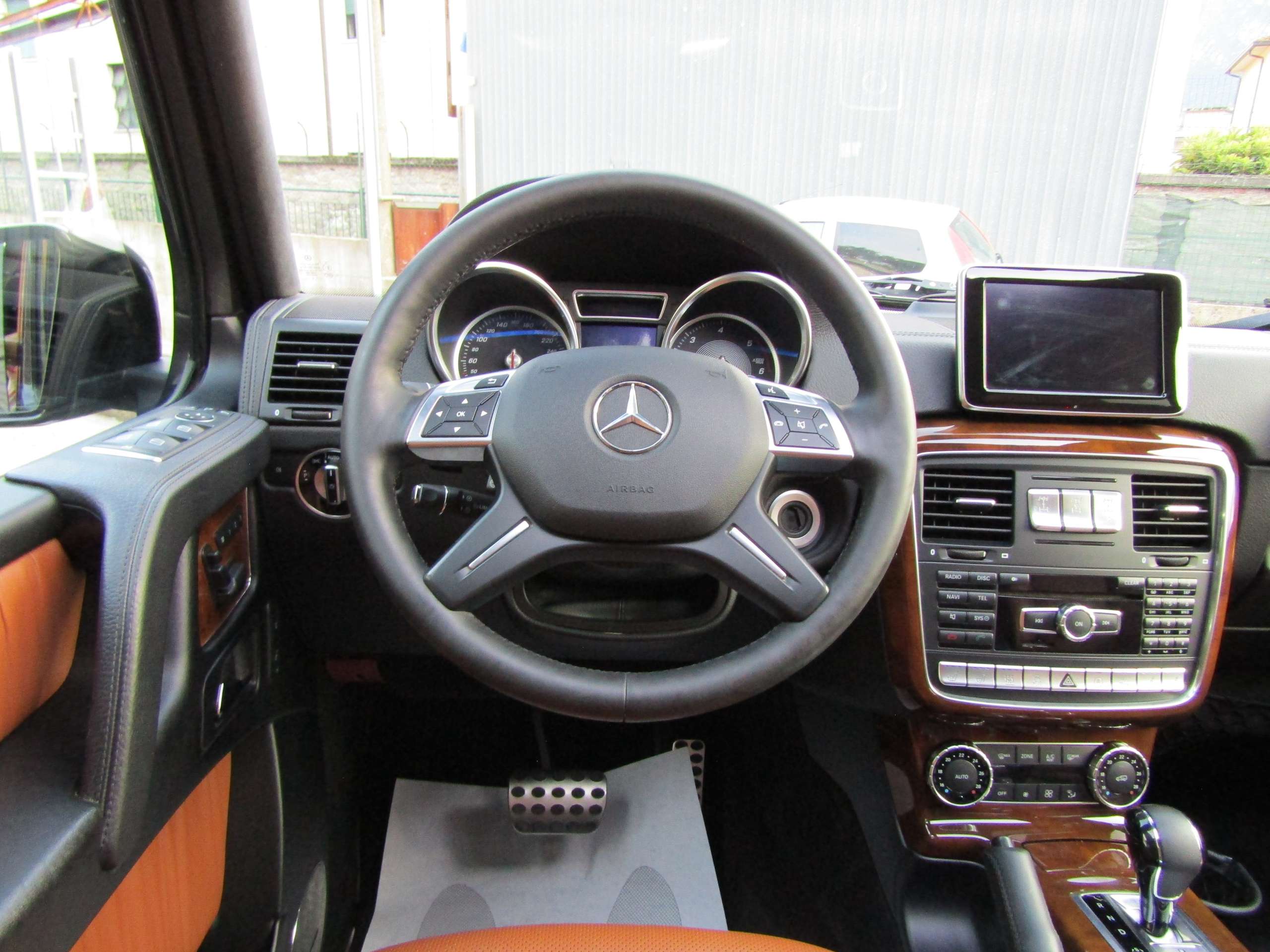 Mercedes-Benz - G 350