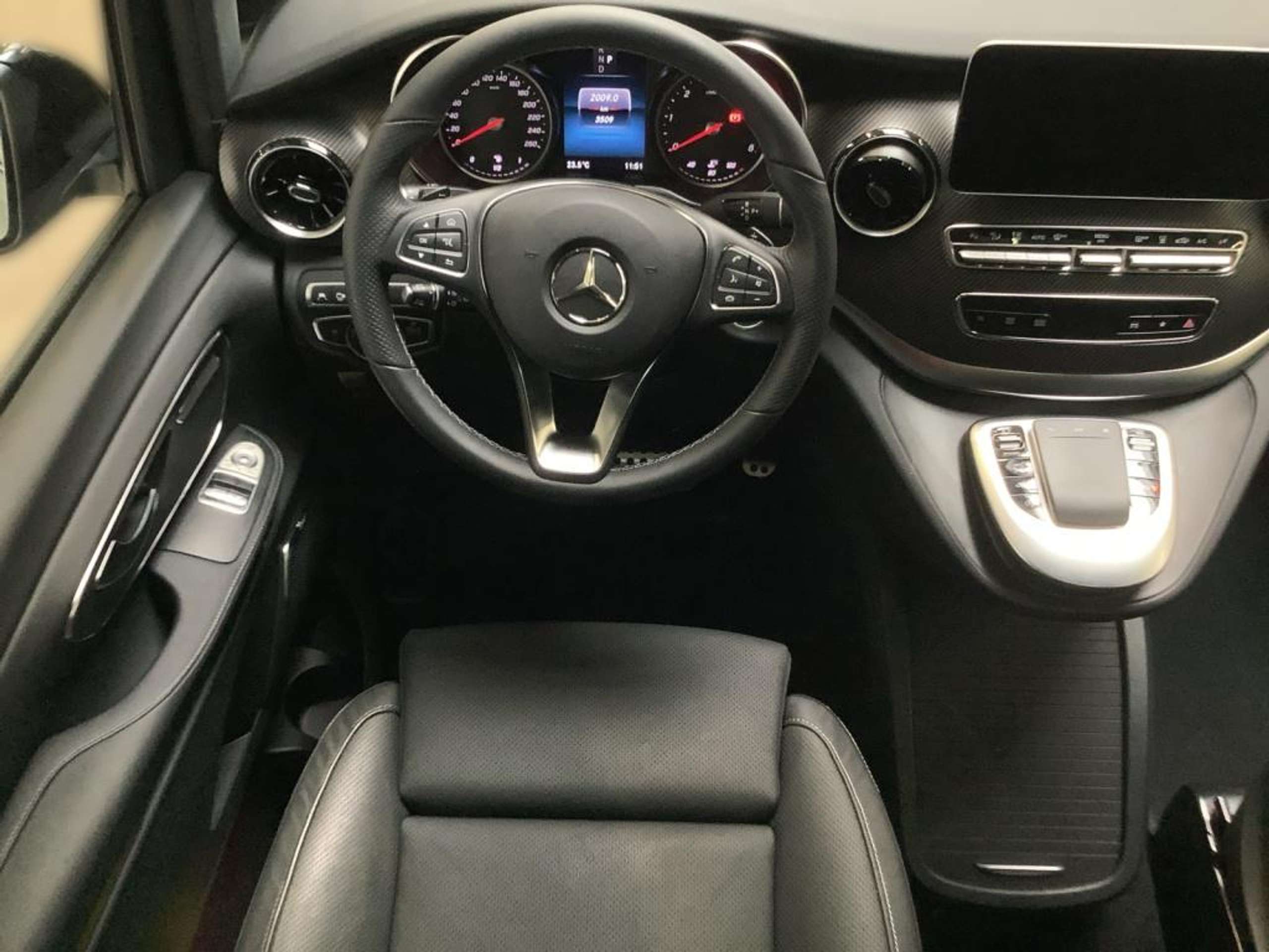 Mercedes-Benz - V 300