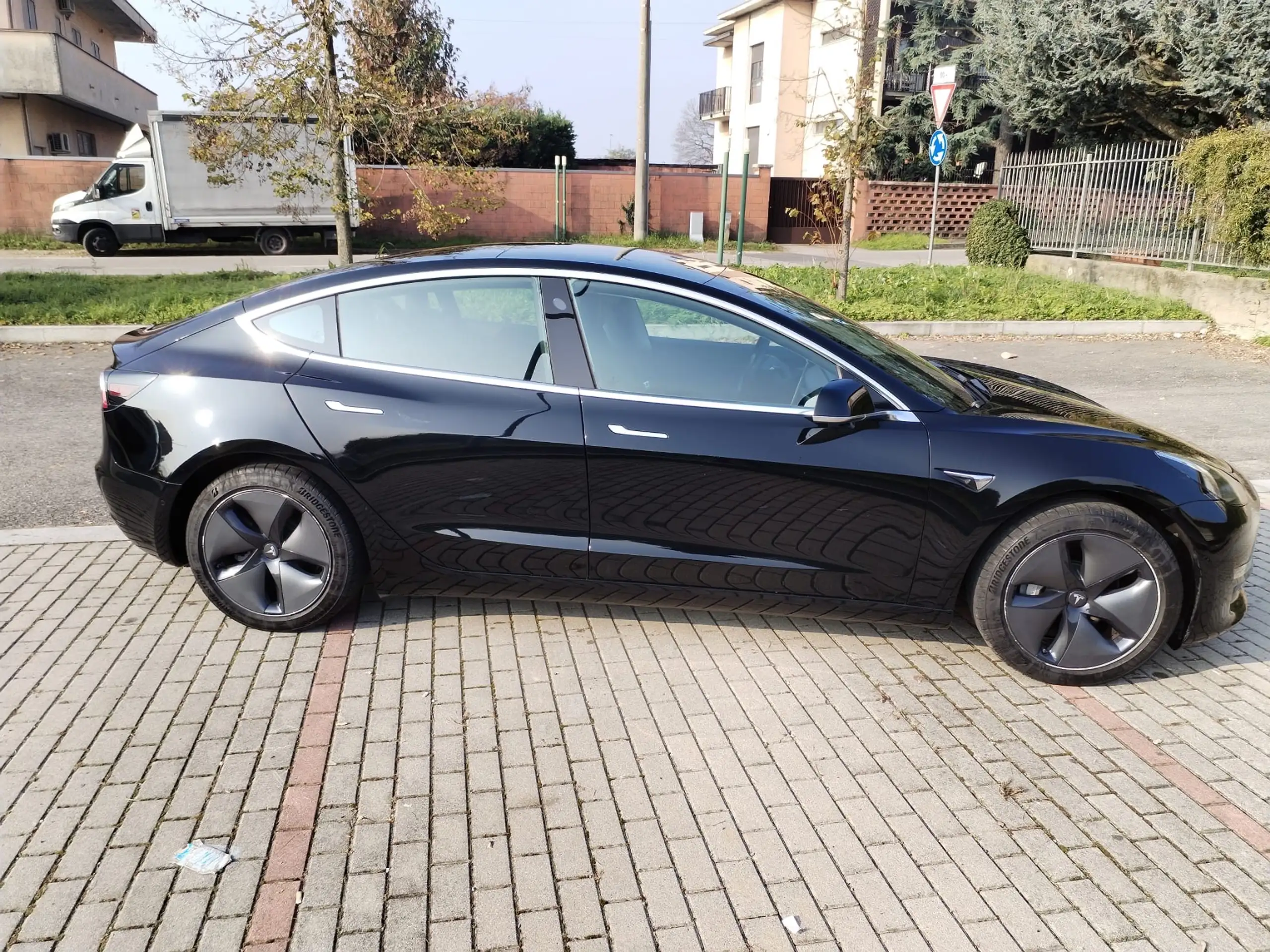 Tesla - Model 3