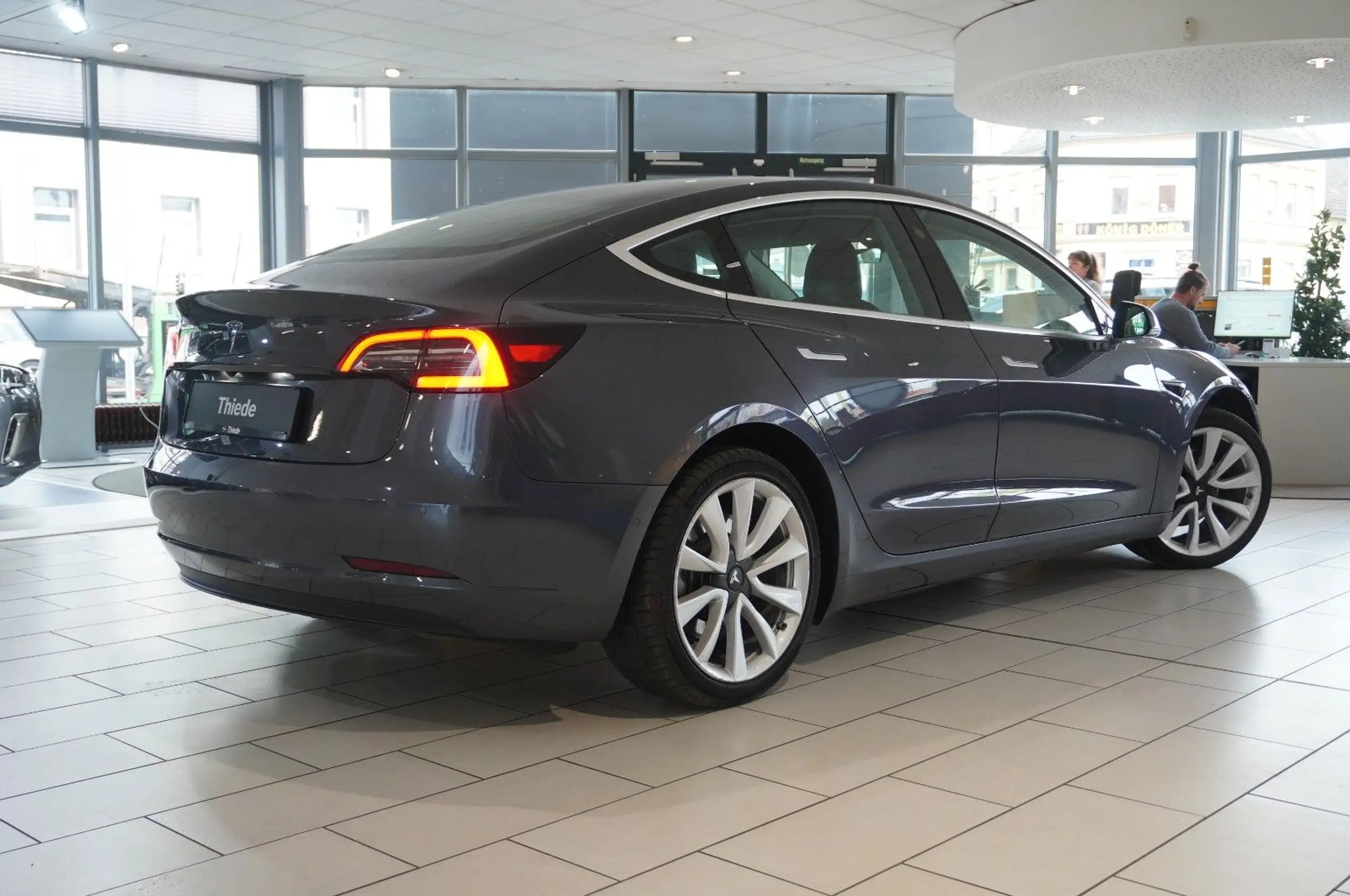 Tesla - Model 3