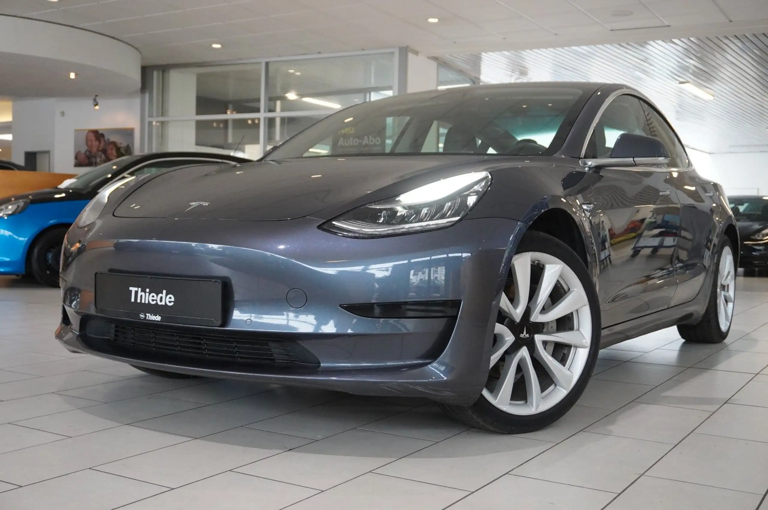 Tesla - Model 3