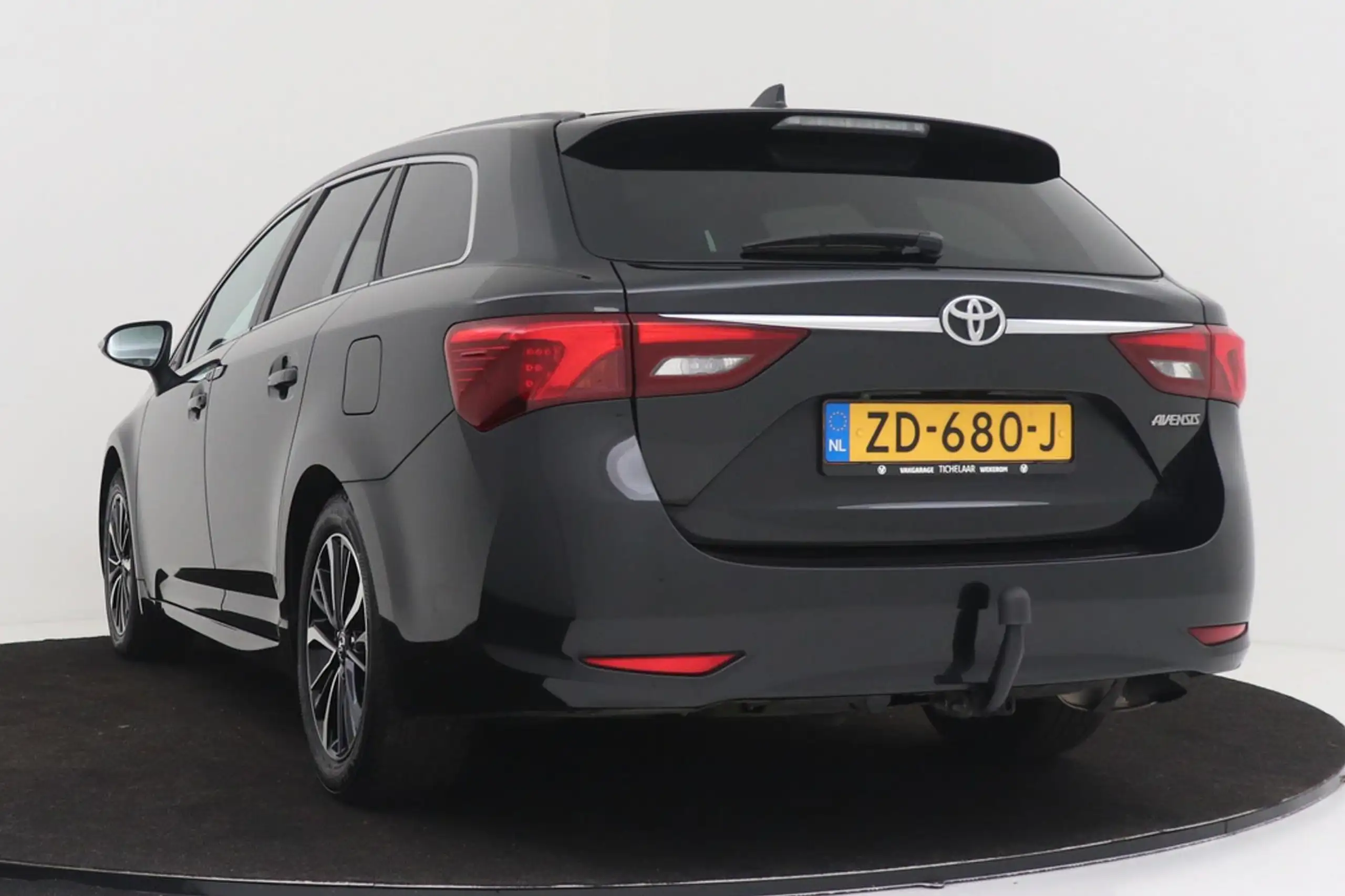 Toyota - Avensis