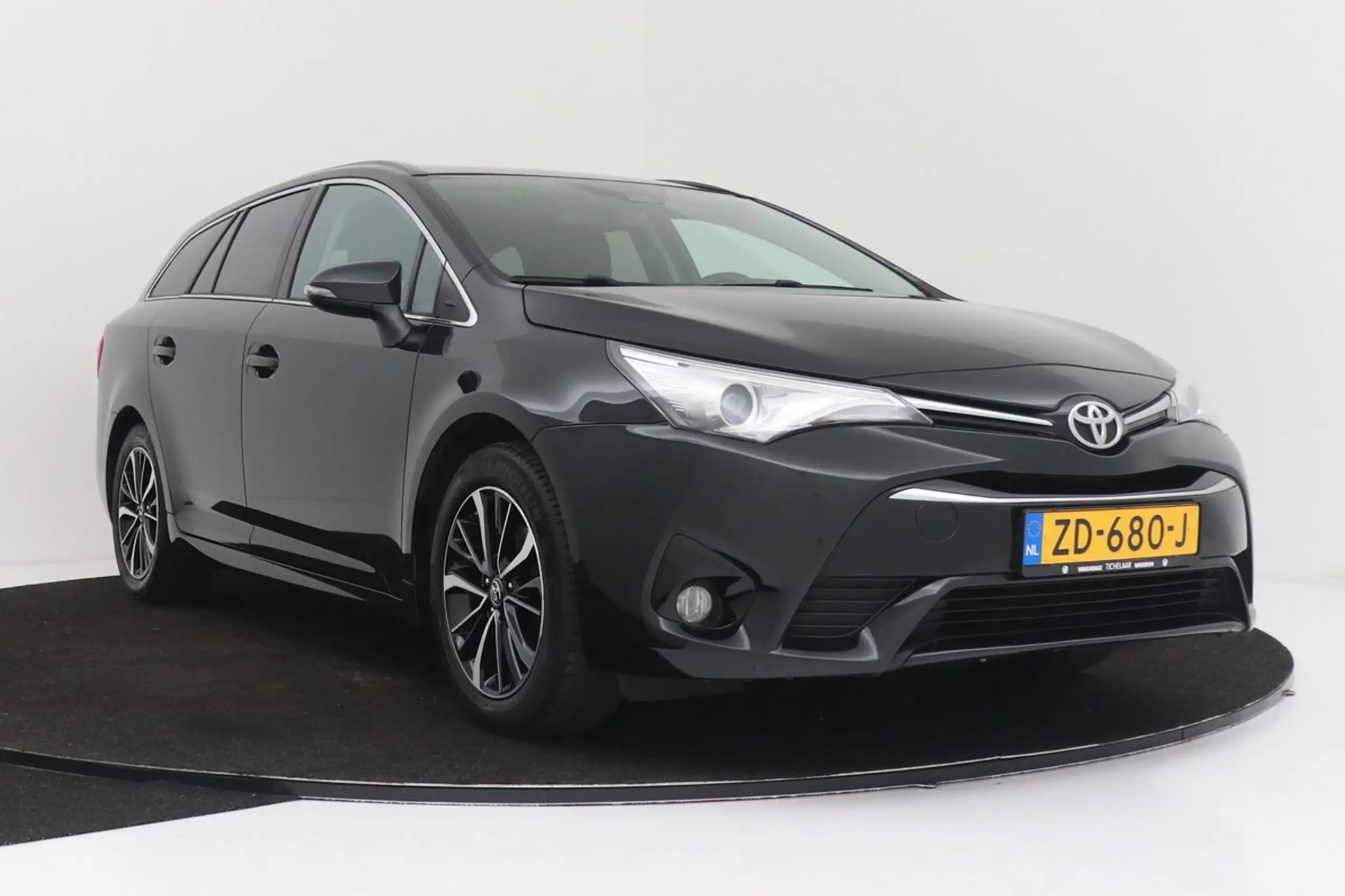 Toyota - Avensis