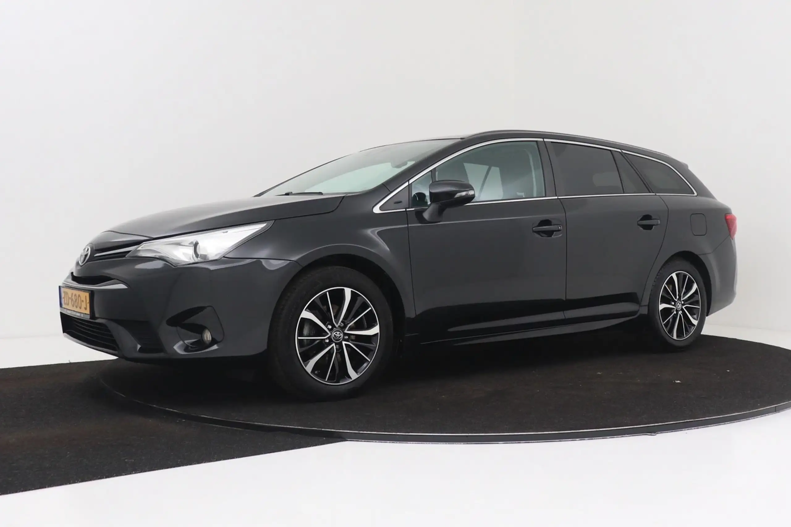 Toyota - Avensis