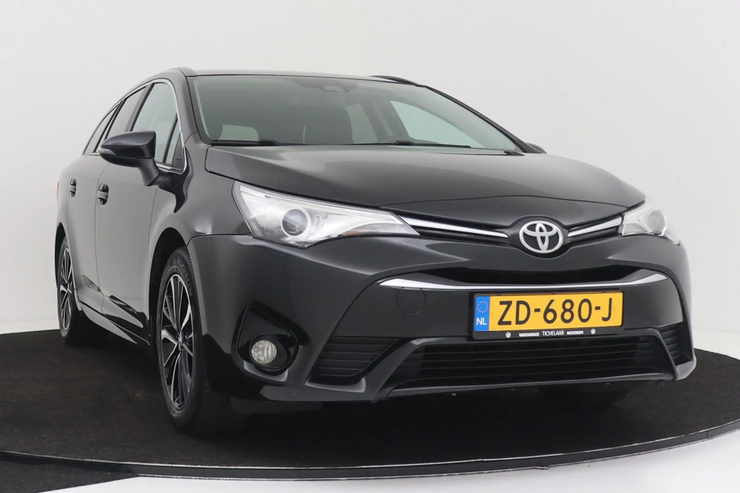 Toyota - Avensis