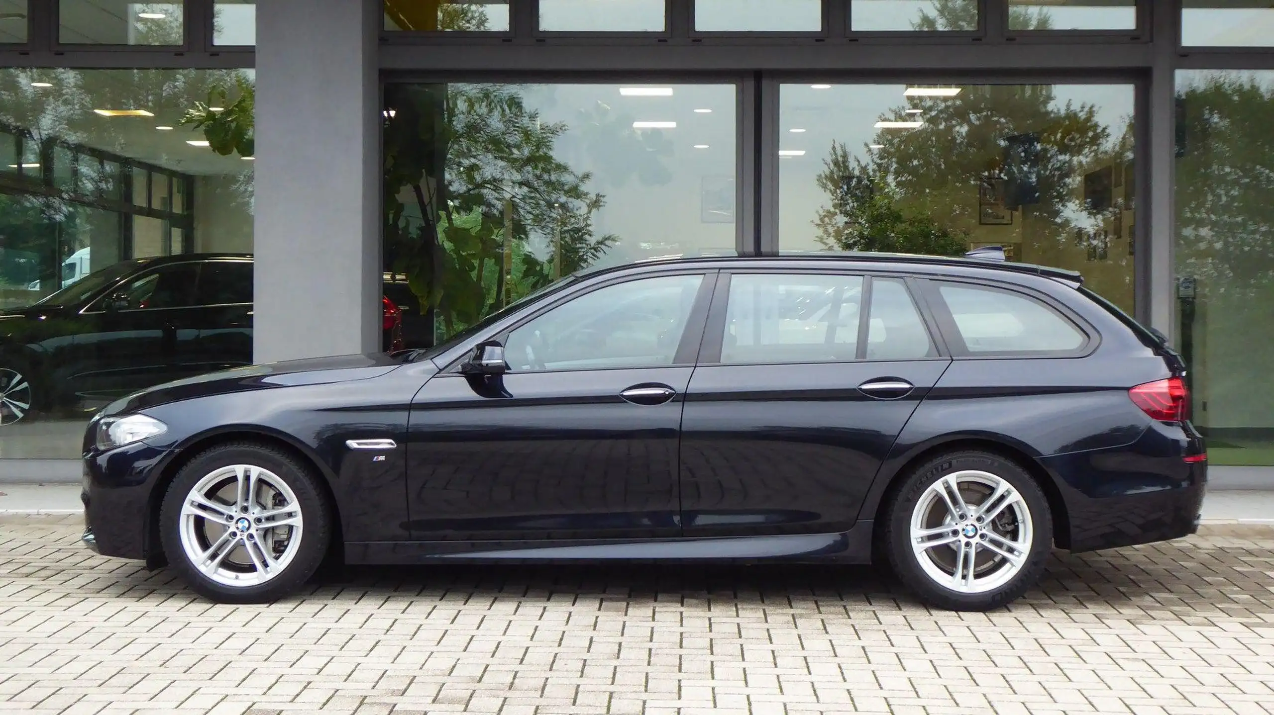 BMW - 525