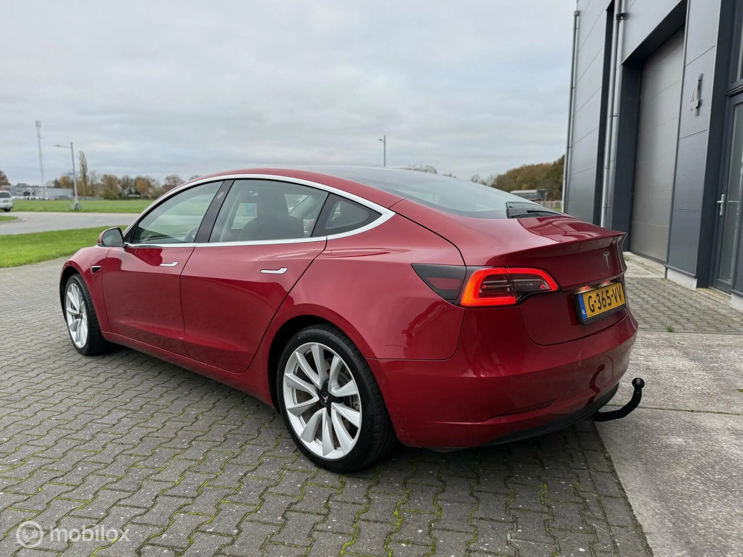 Tesla - Model 3