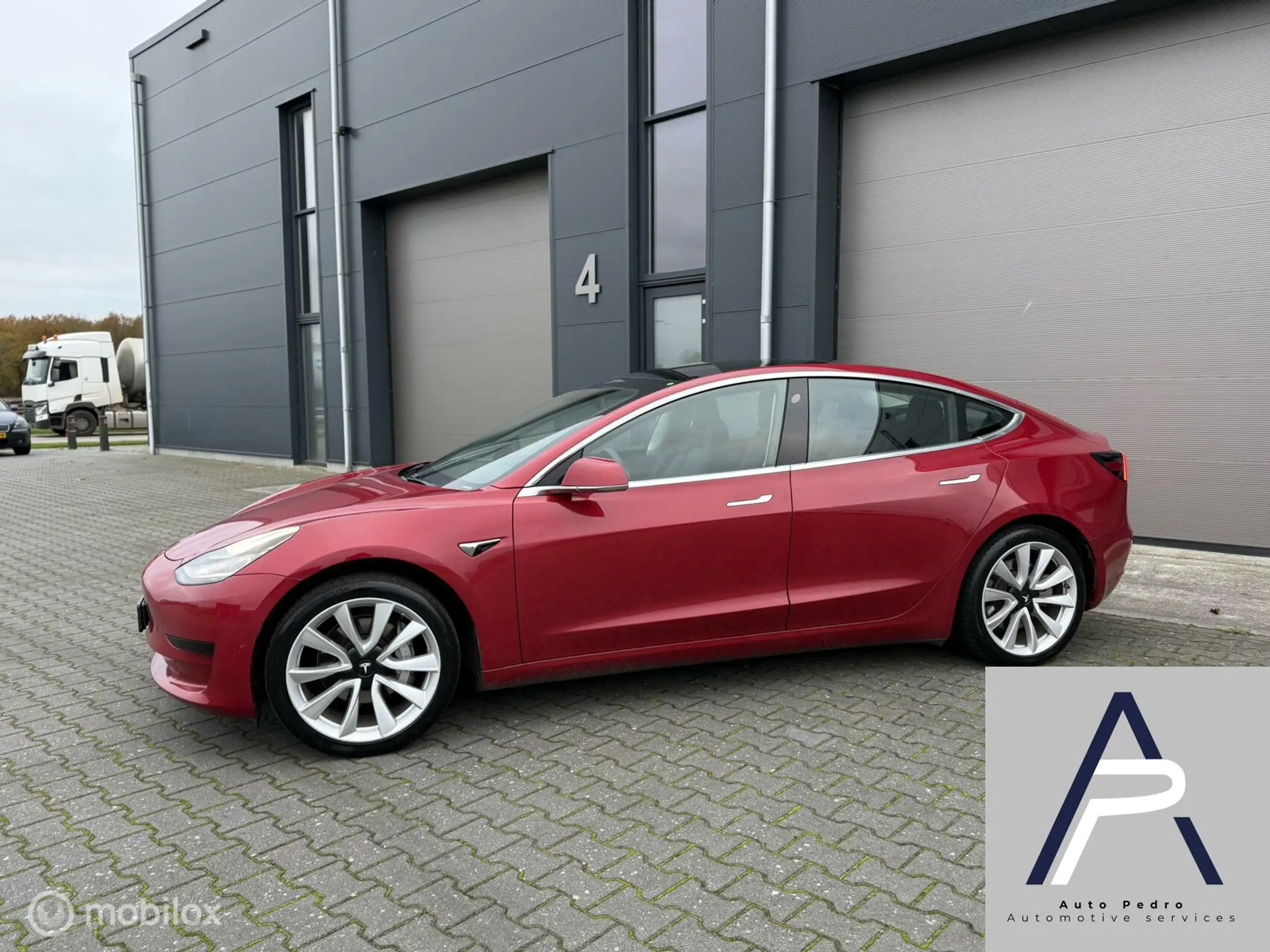 Tesla - Model 3